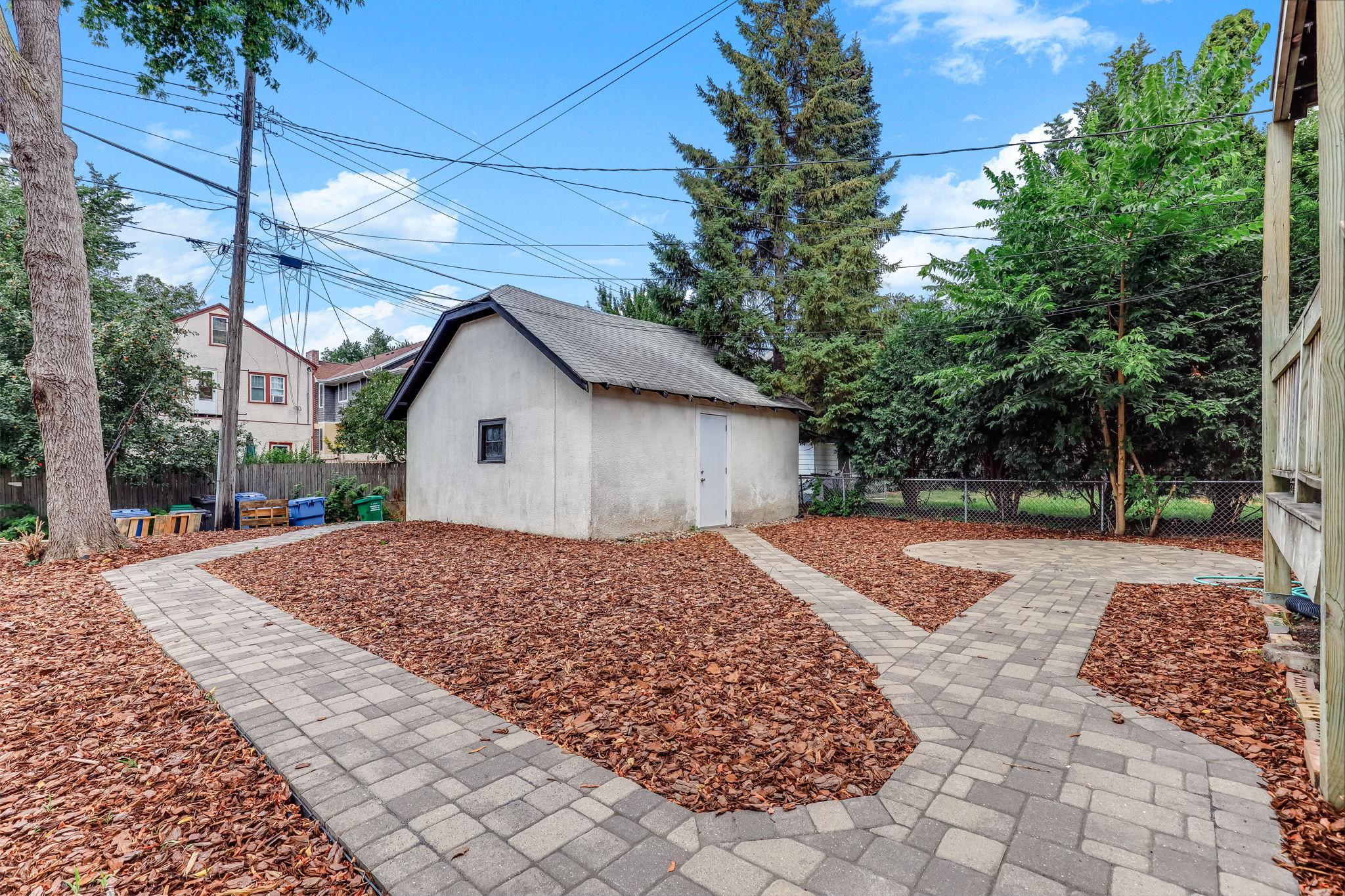 main property photo 32