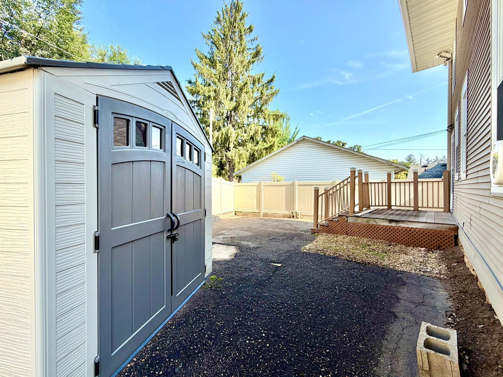 main property photo 45