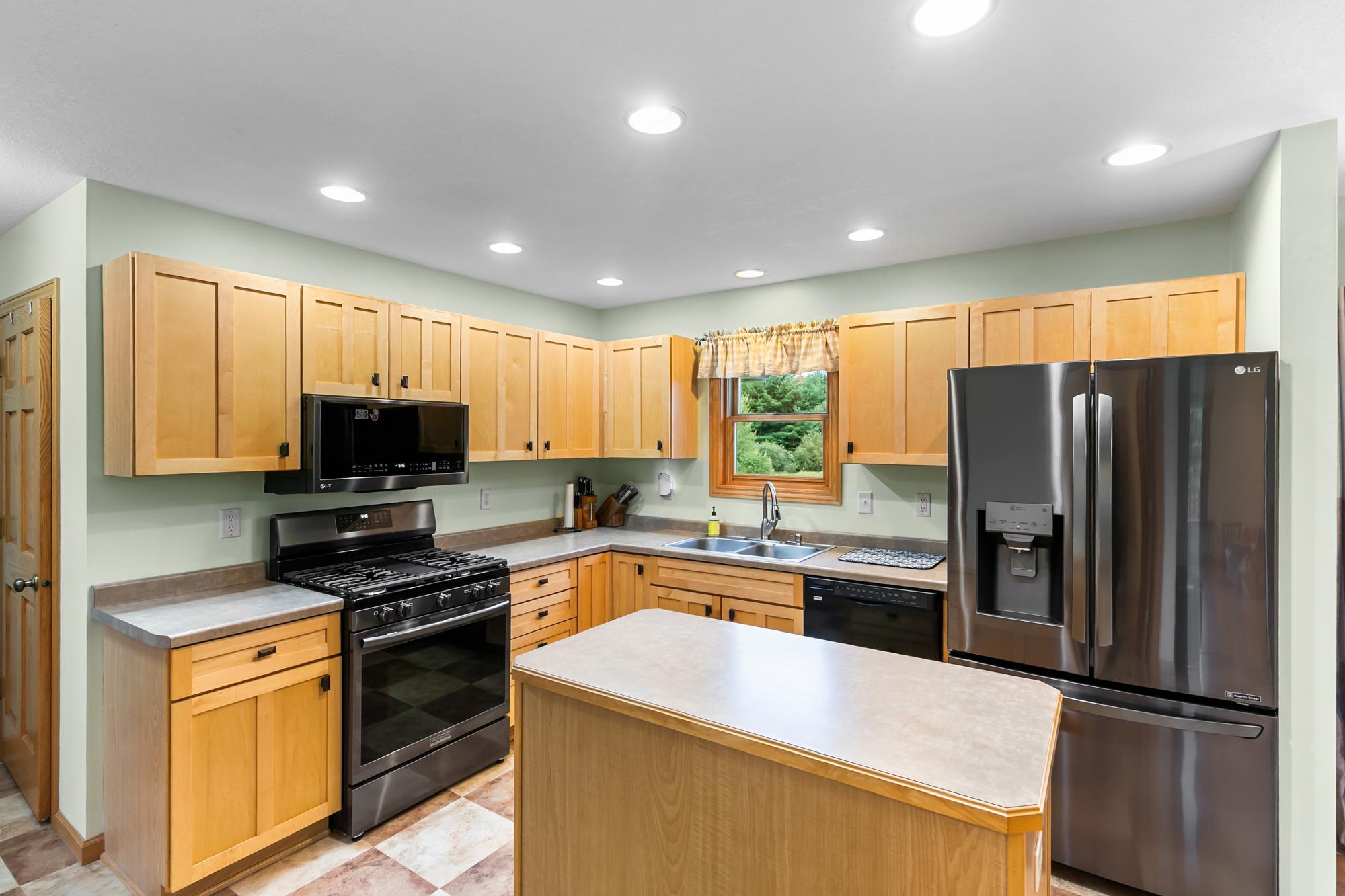 main property photo 11