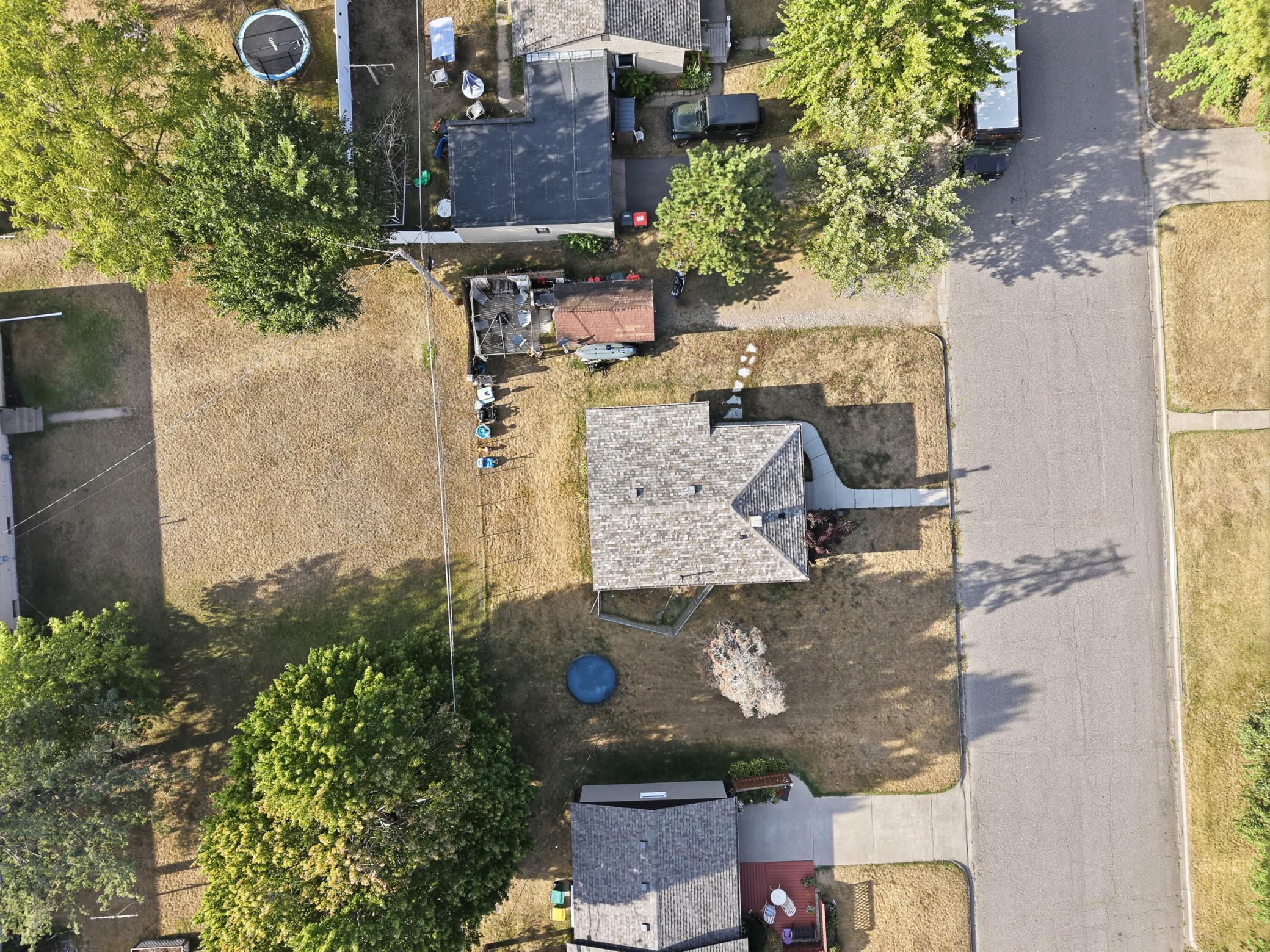 main property photo 28