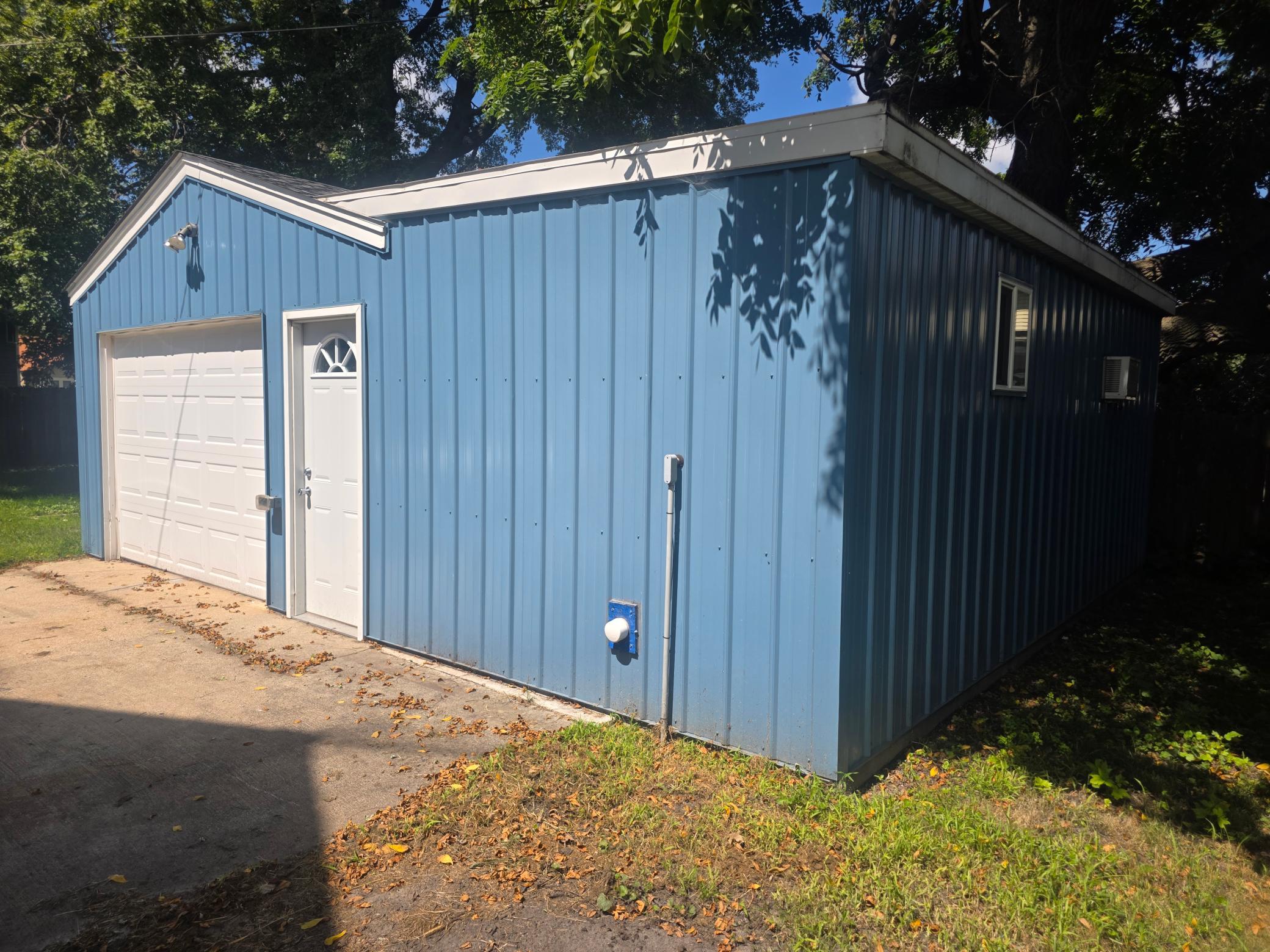 main property photo 23