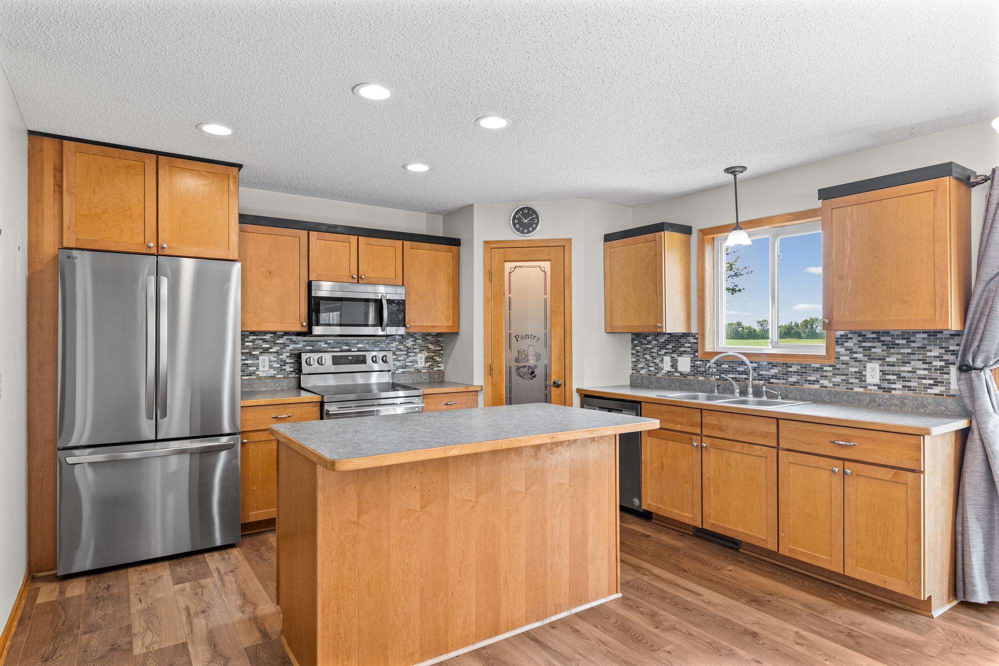 main property photo 11