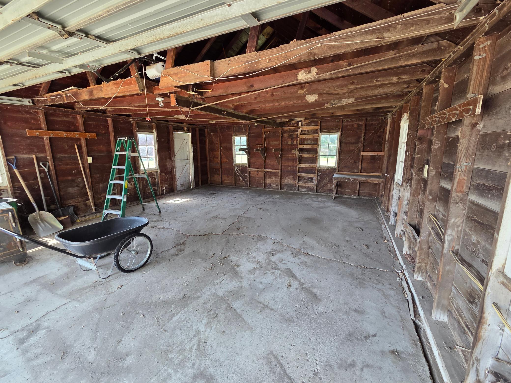 main property photo 33