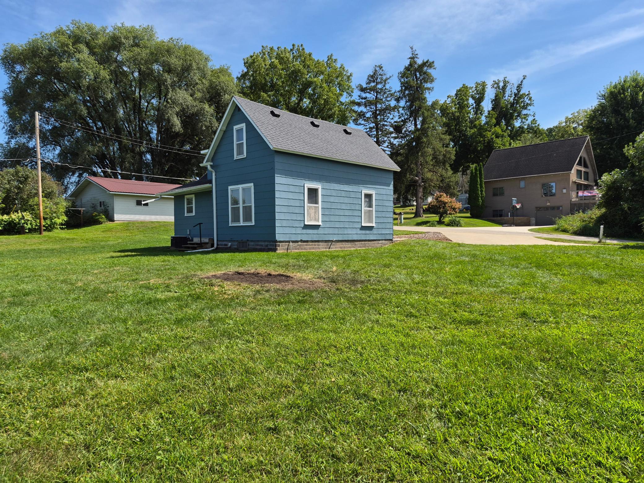 main property photo 6
