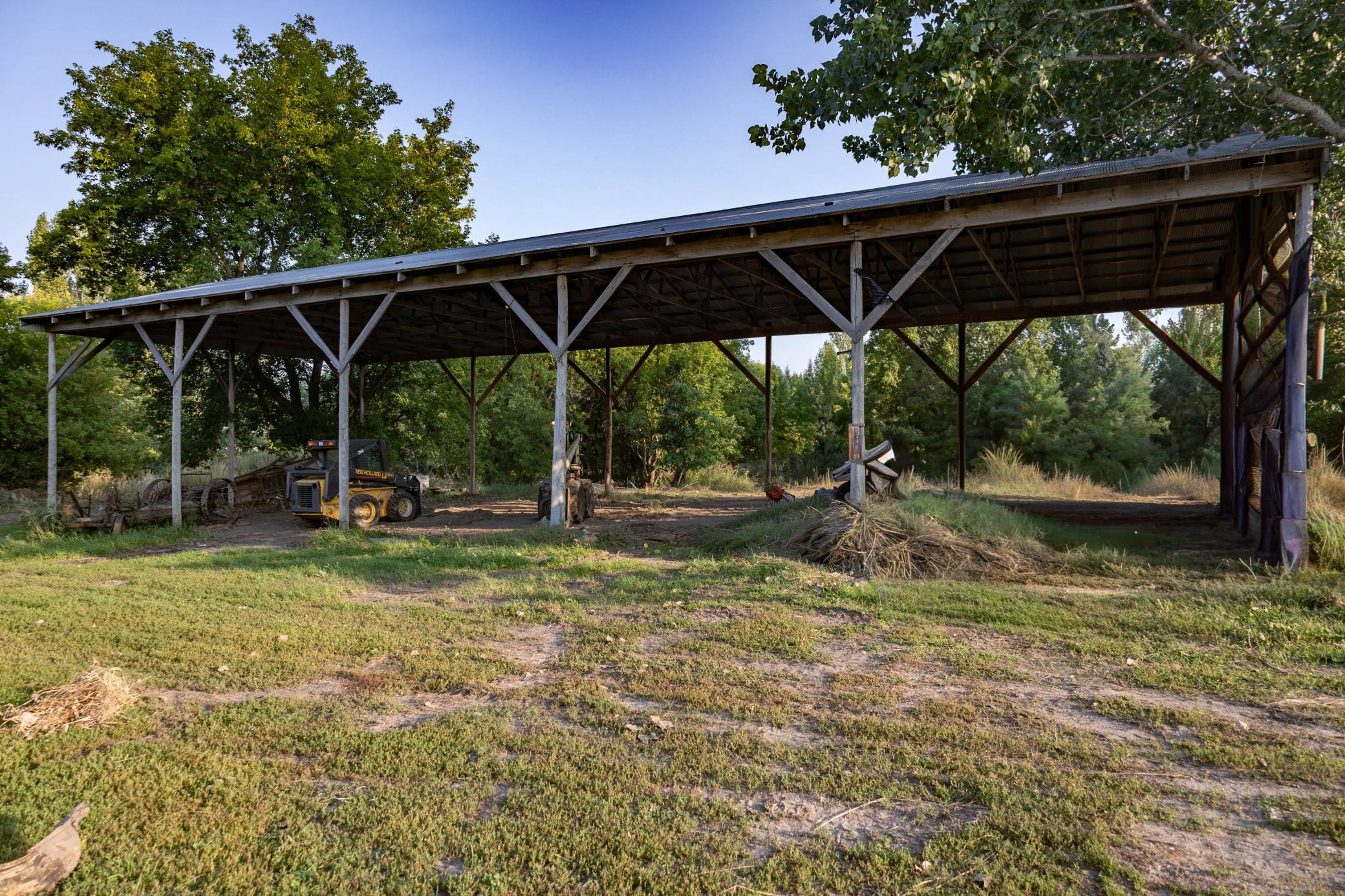 main property photo 23