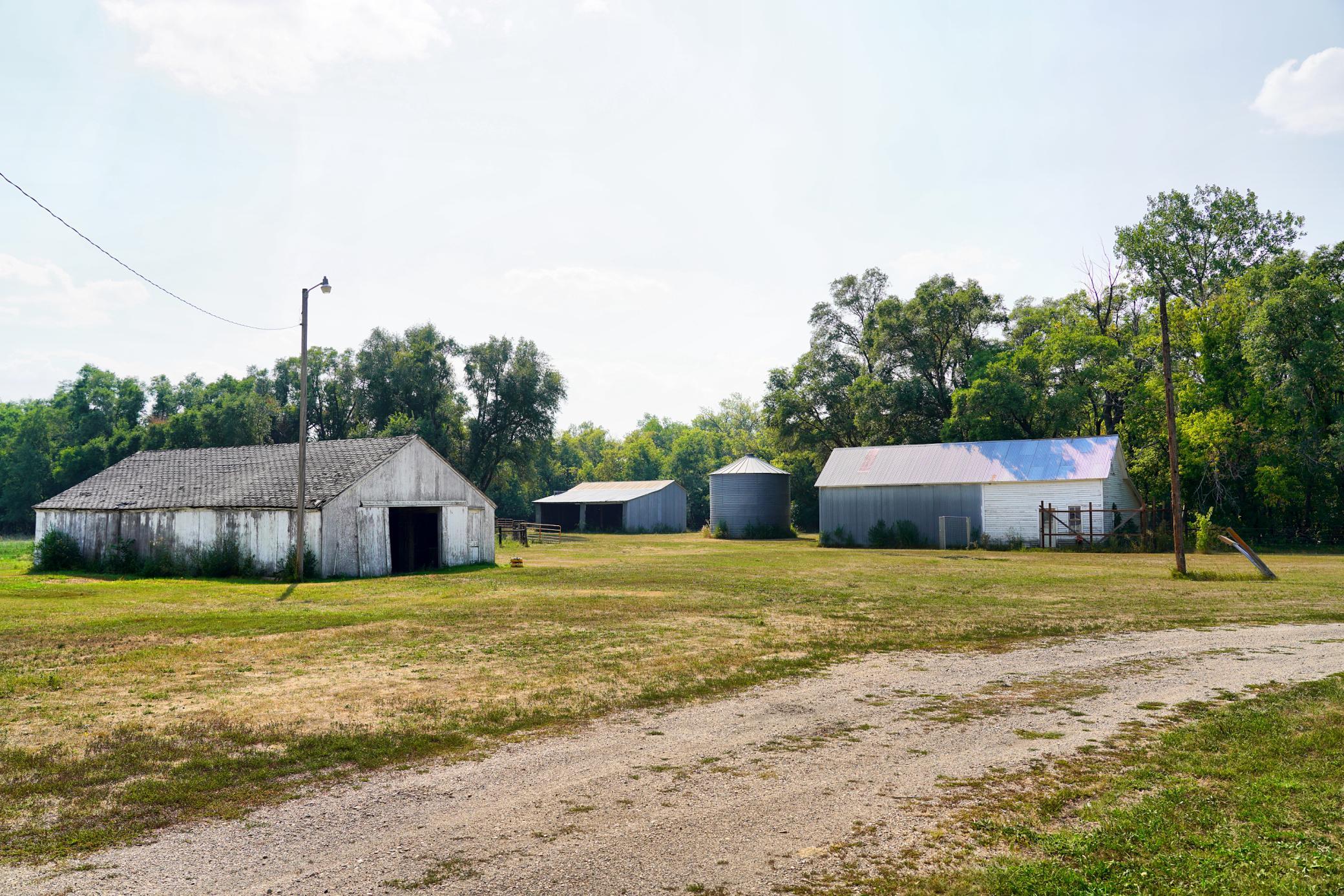 main property photo 40