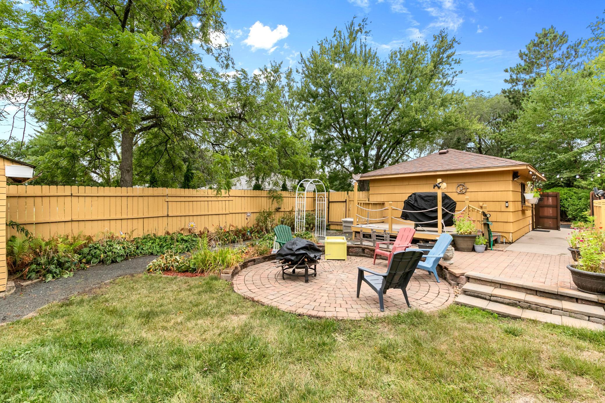 main property photo 28