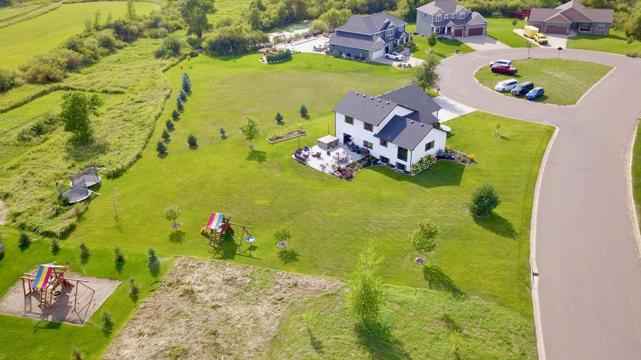 main property photo 40