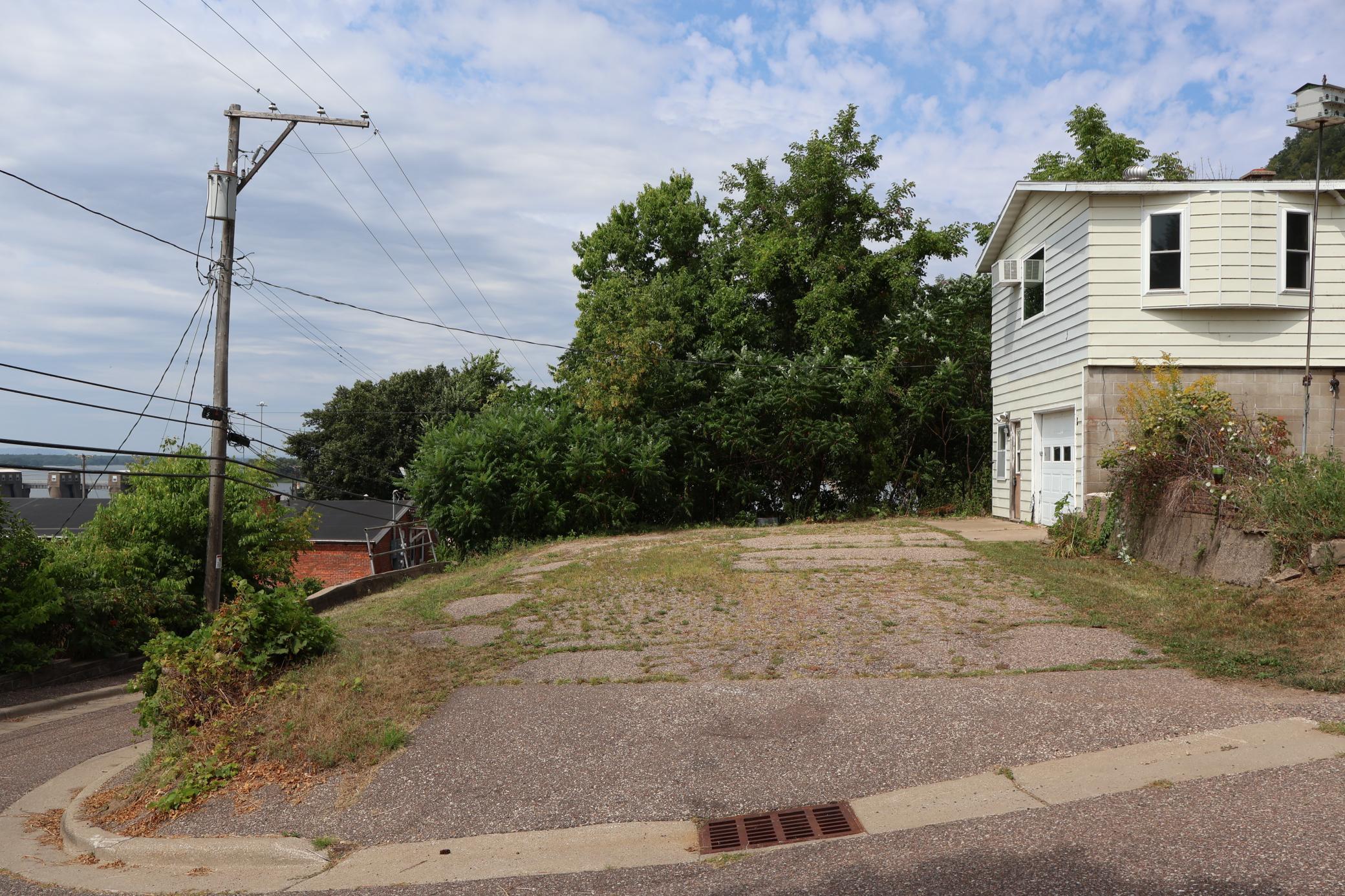 main property photo 28