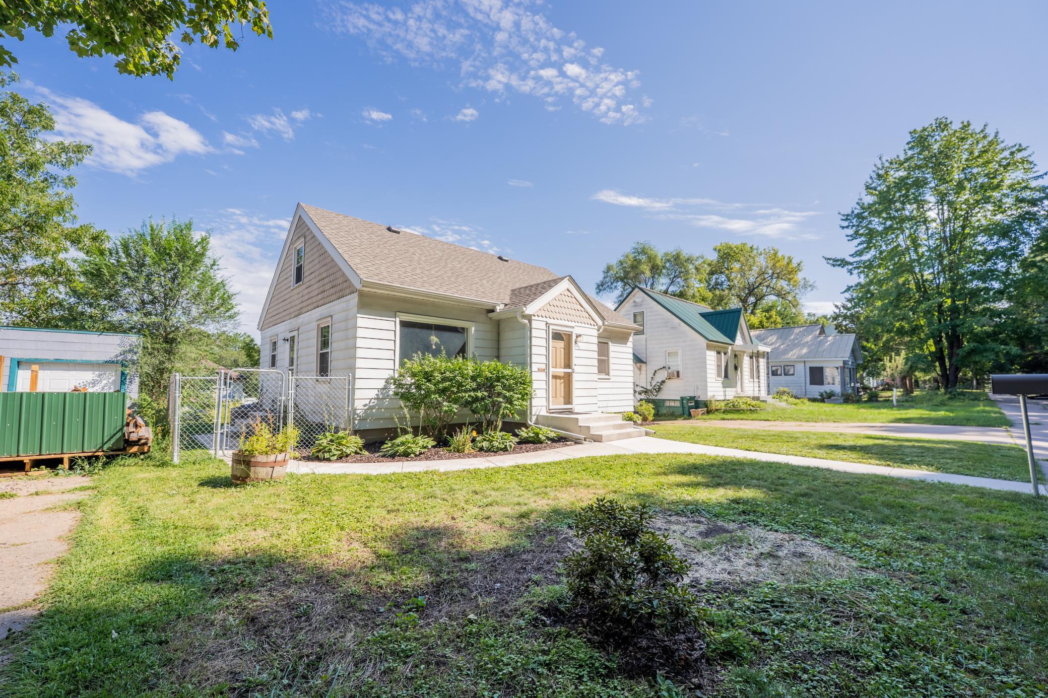 main property photo 28