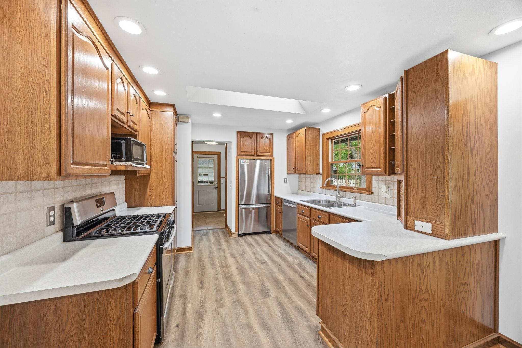 main property photo 11