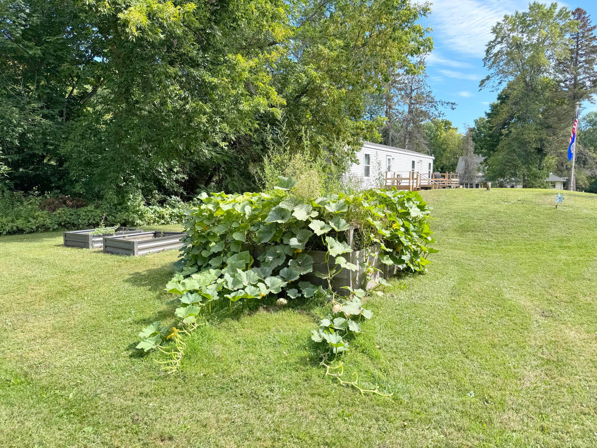 main property photo 40
