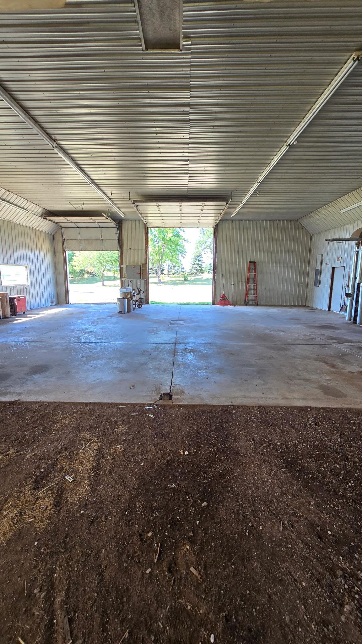 main property photo 34