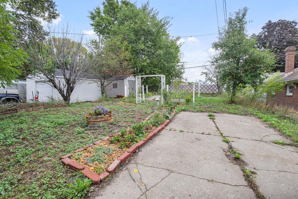 main property photo 44