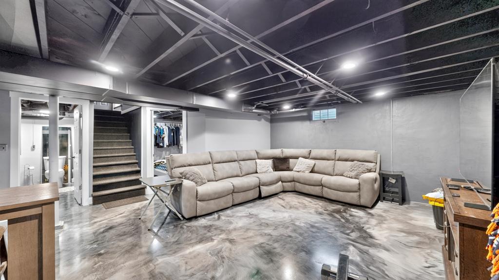 main property photo 64