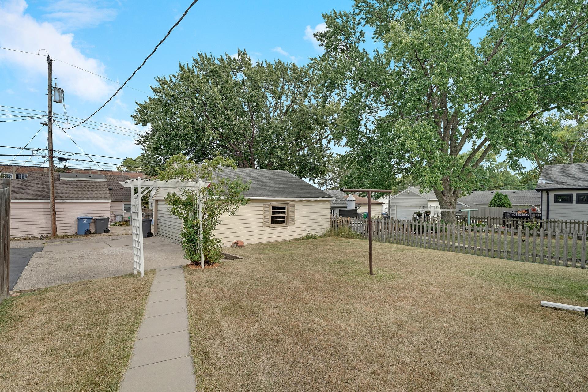 main property photo 25