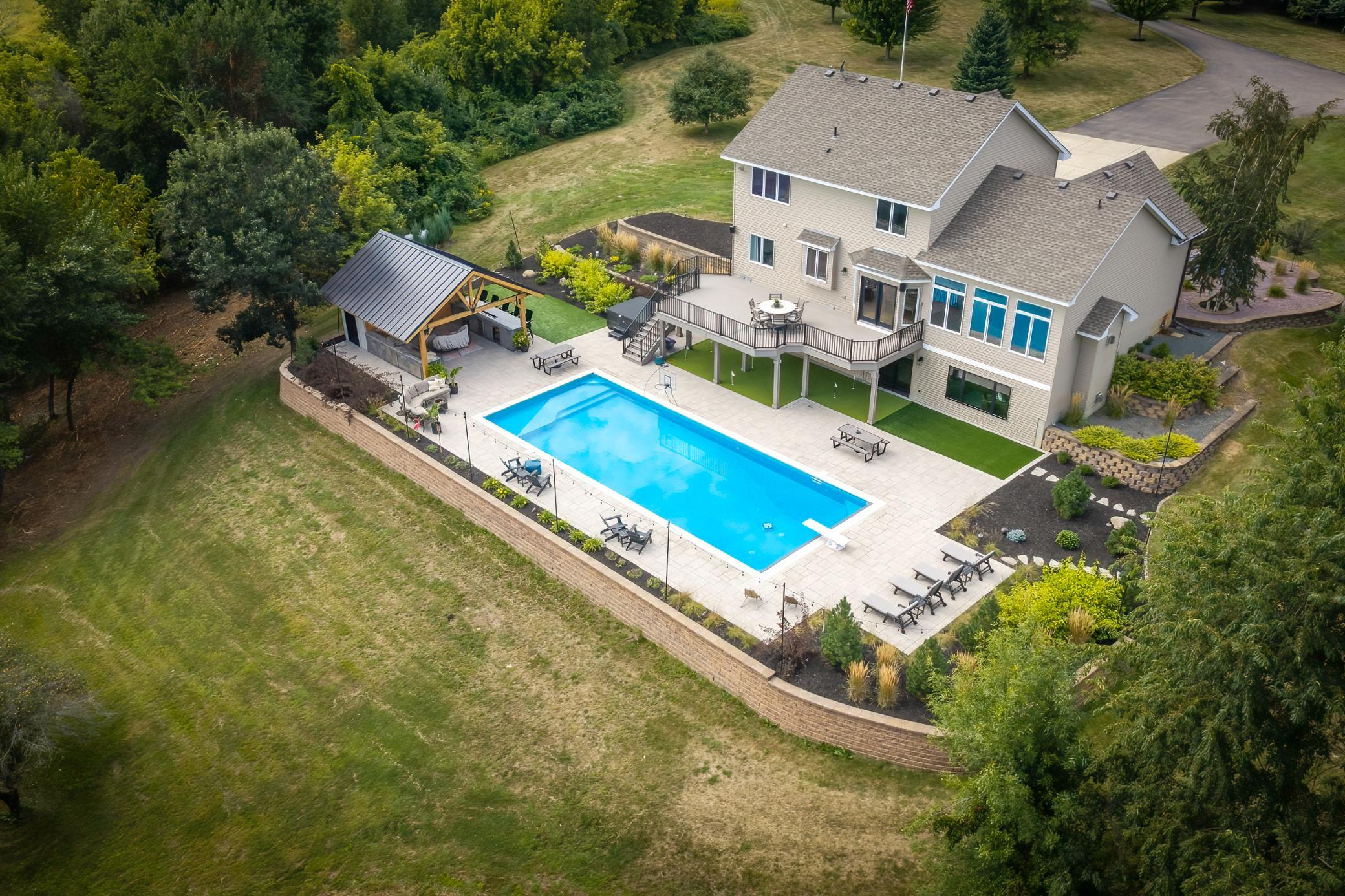 main property photo 9