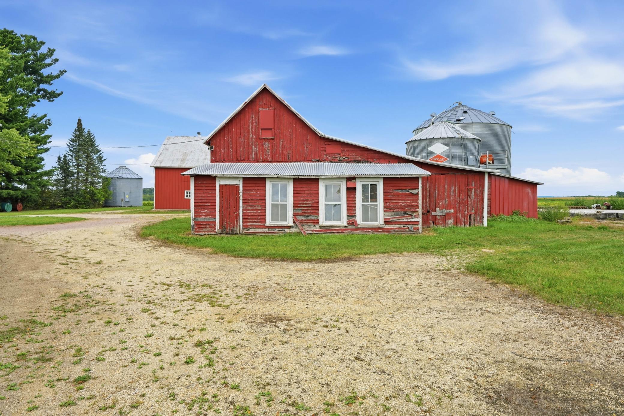 main property photo 37