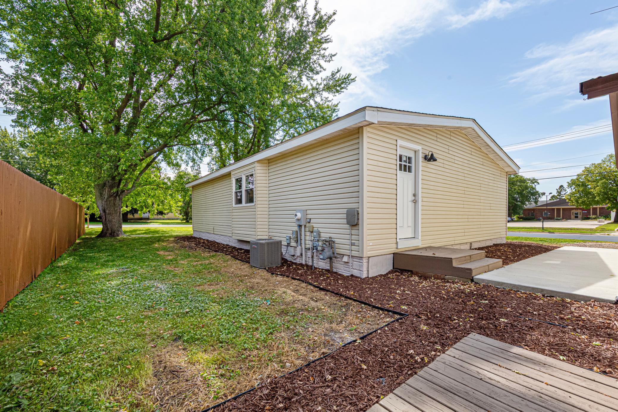 main property photo 32