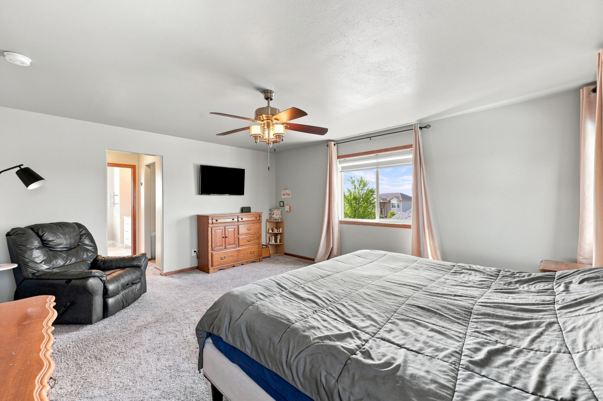 main property photo 13