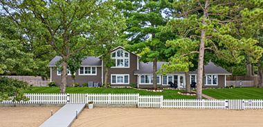 image of property with 6 Bed | 5 Bath | 4,056 Sqft