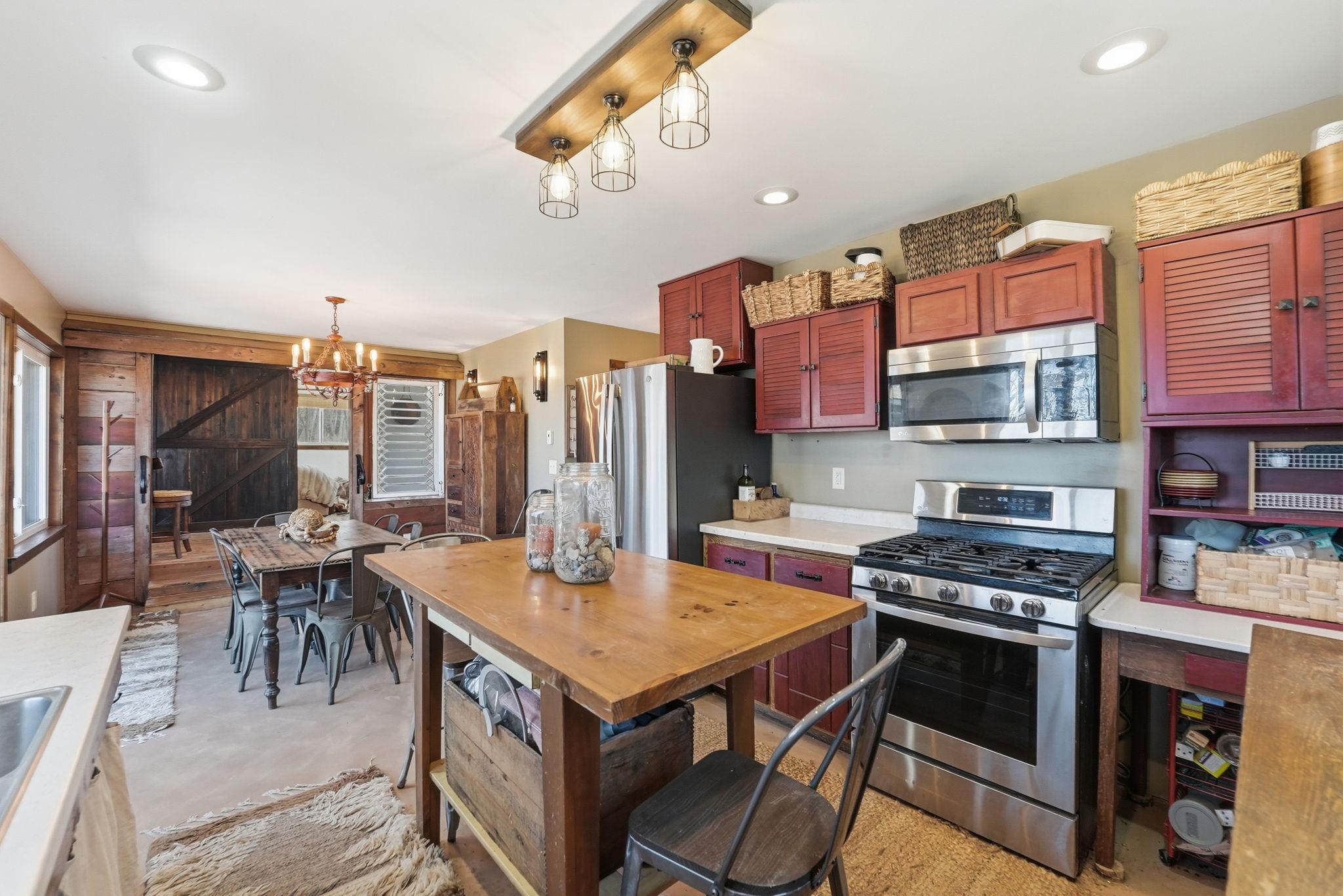 main property photo 30