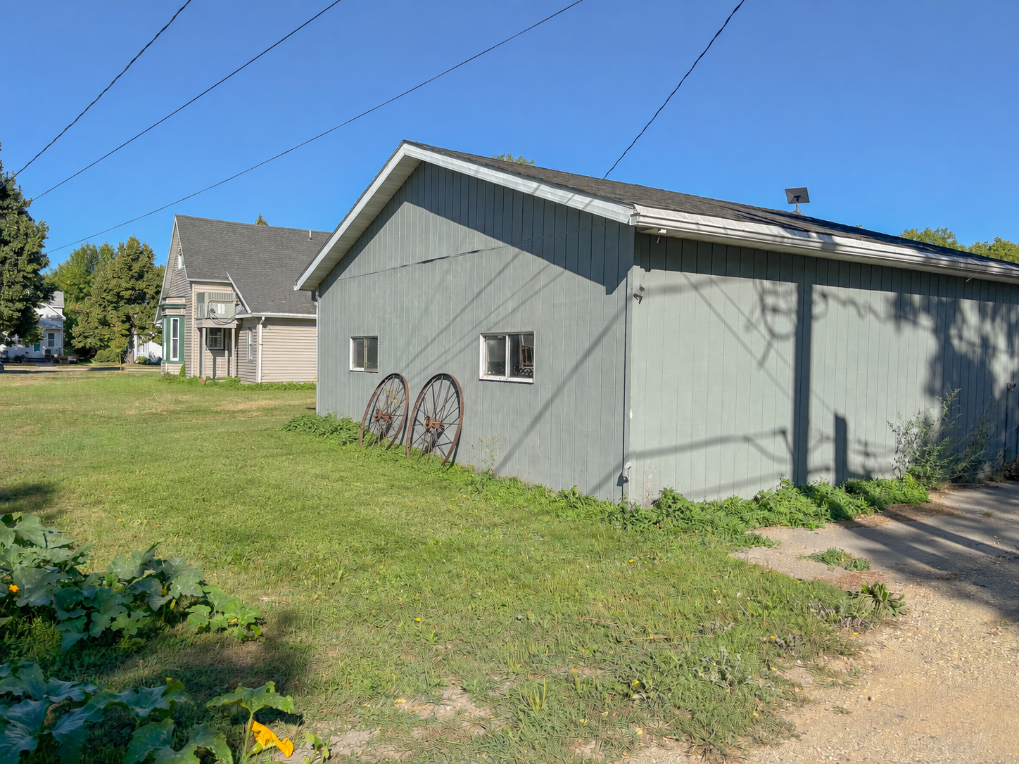 main property photo 40