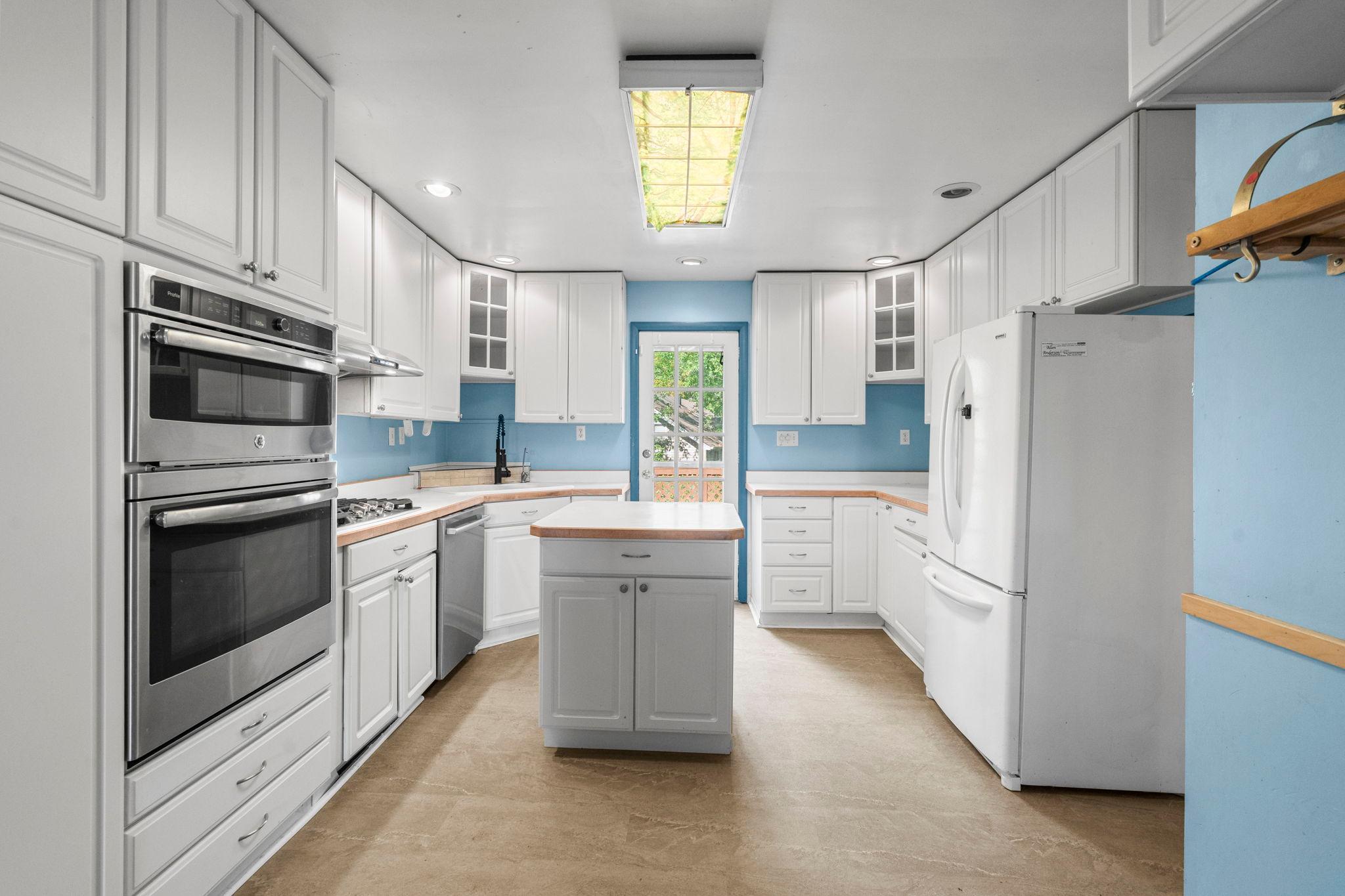 main property photo 23