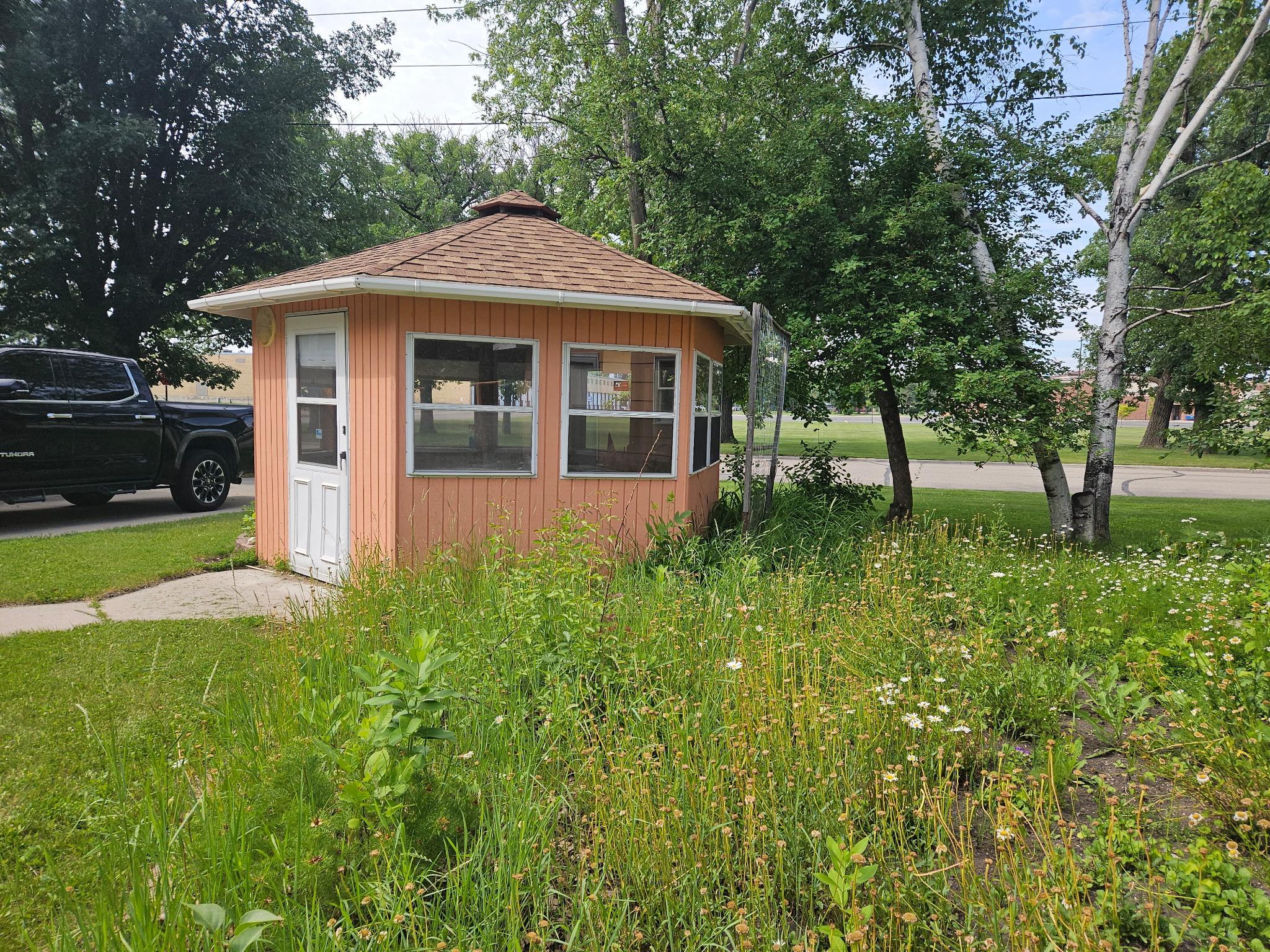 main property photo 5