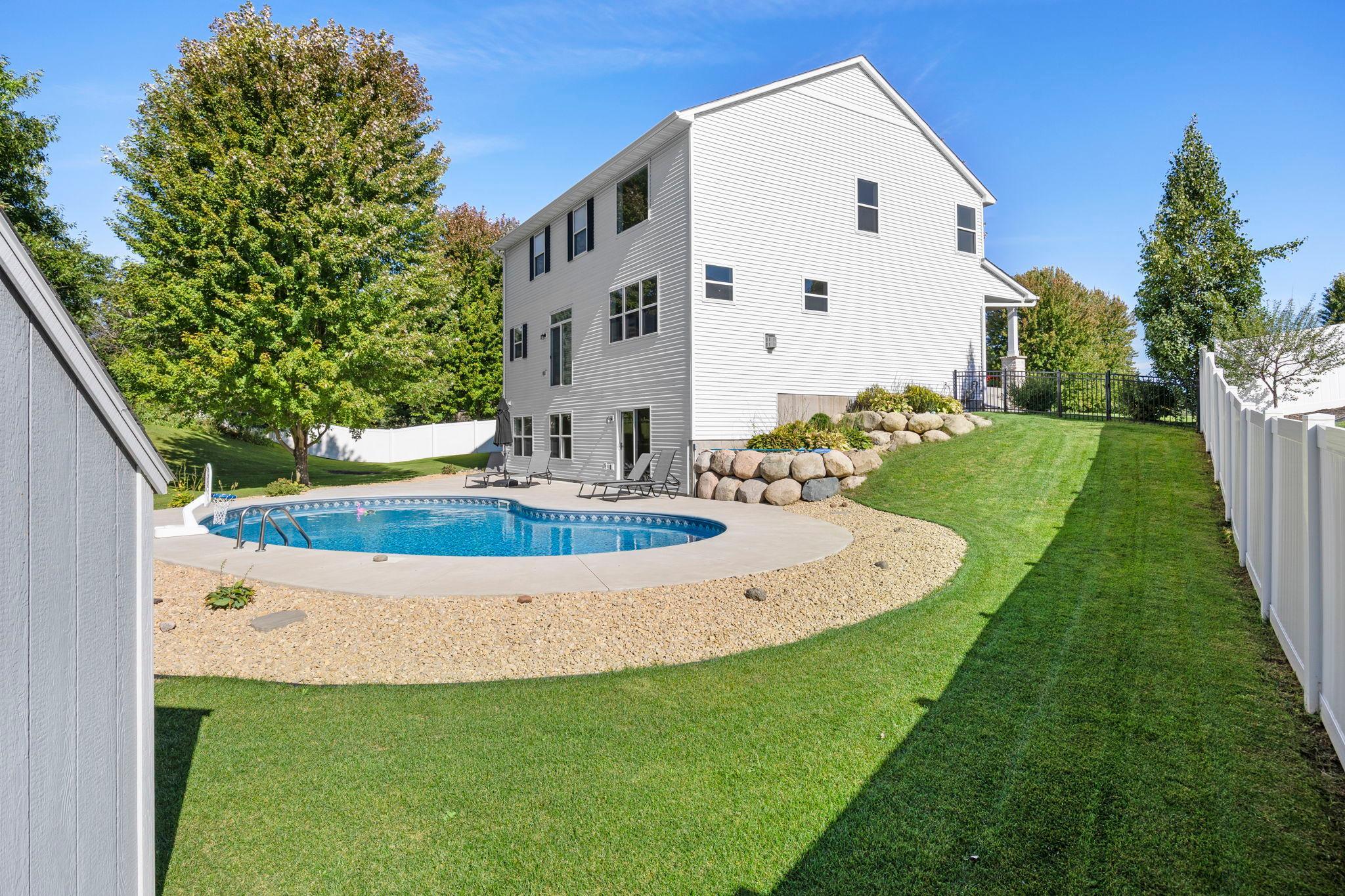 main property photo 33