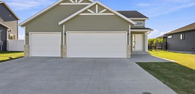 image of property with 4 Bed | 3 Bath | 2,262 Sqft