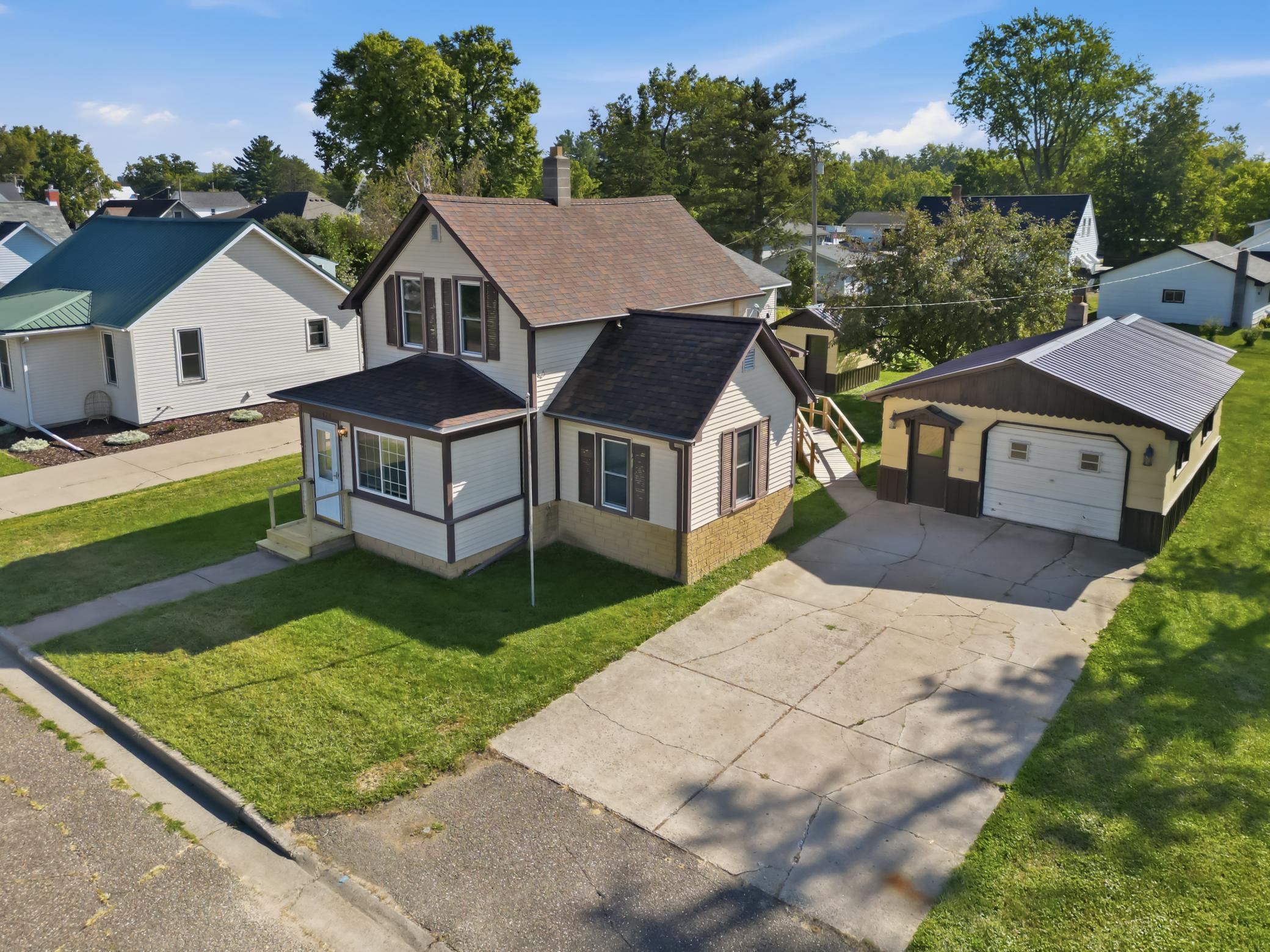 main property photo 34