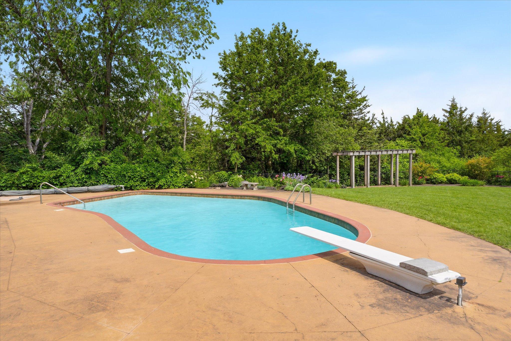 main property photo 41