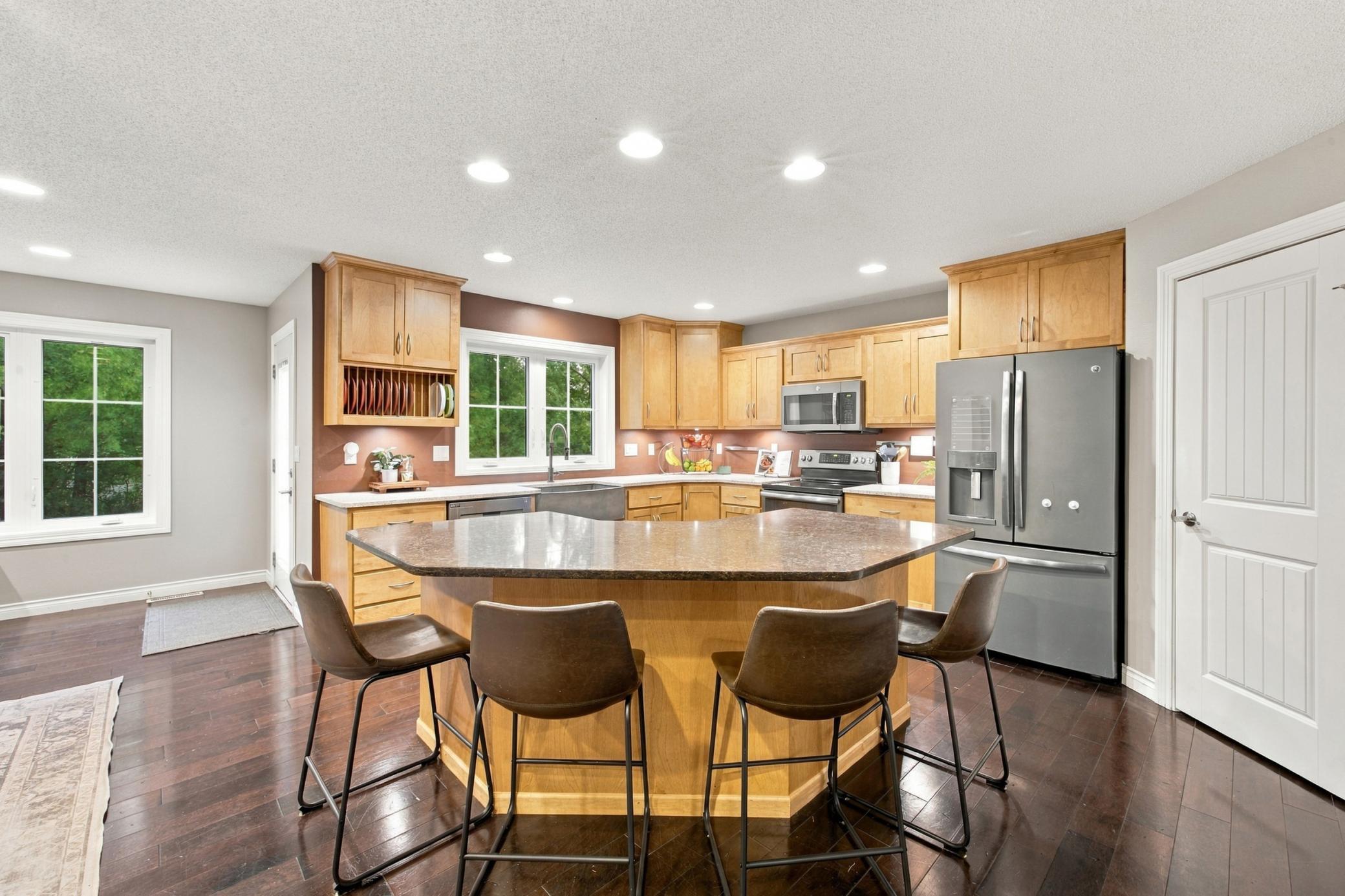 main property photo 13