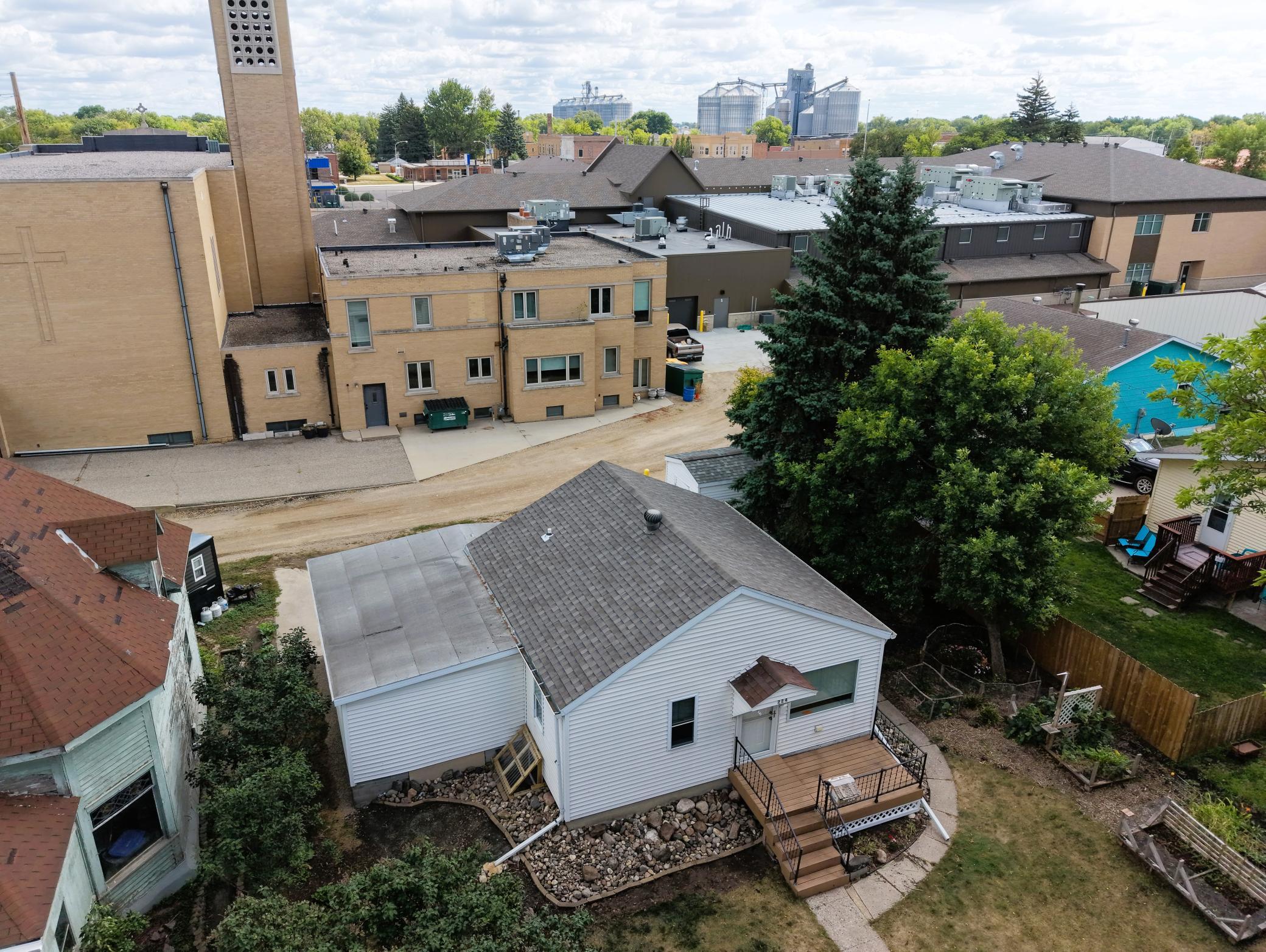 main property photo 18