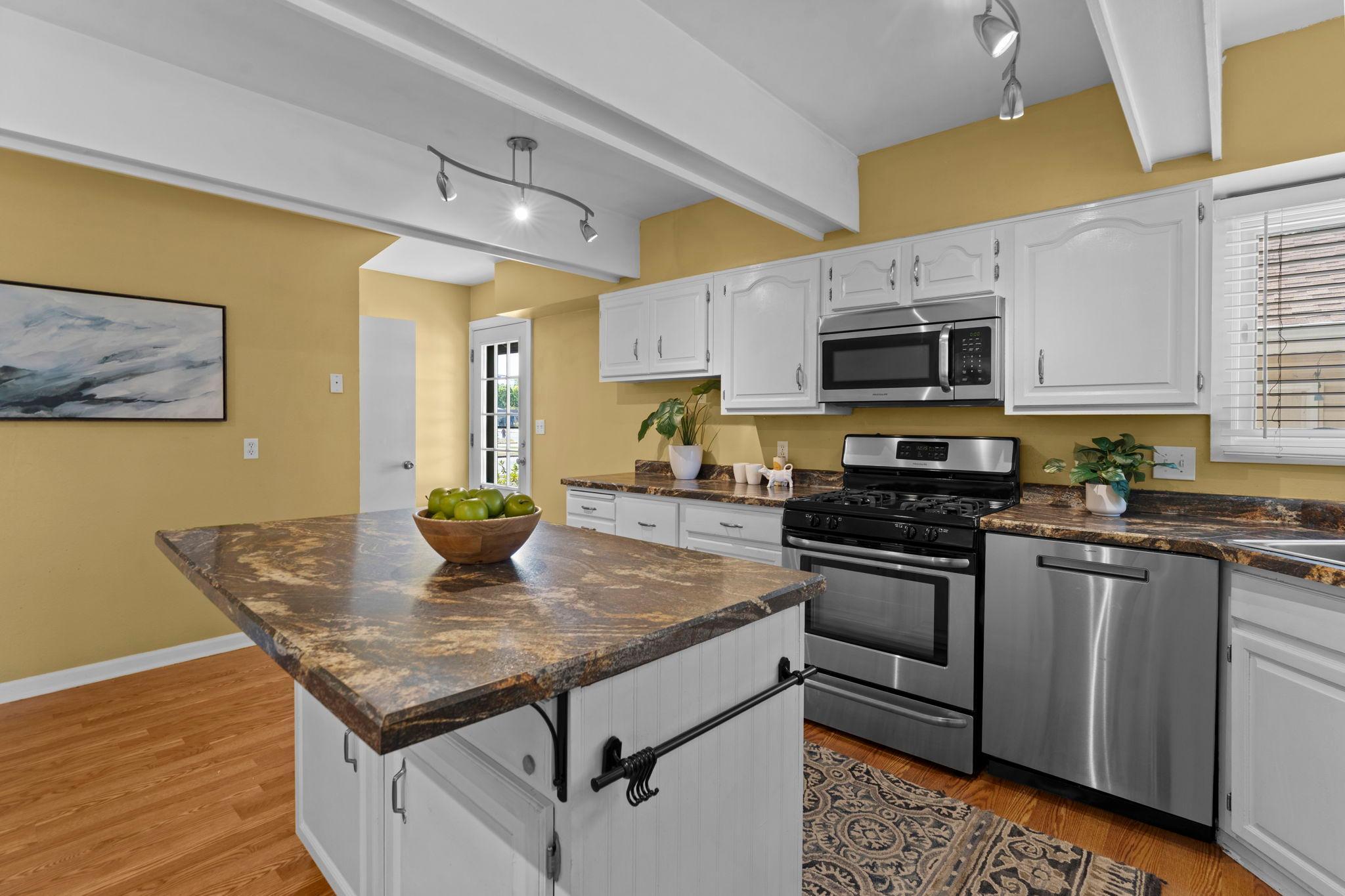 main property photo 9