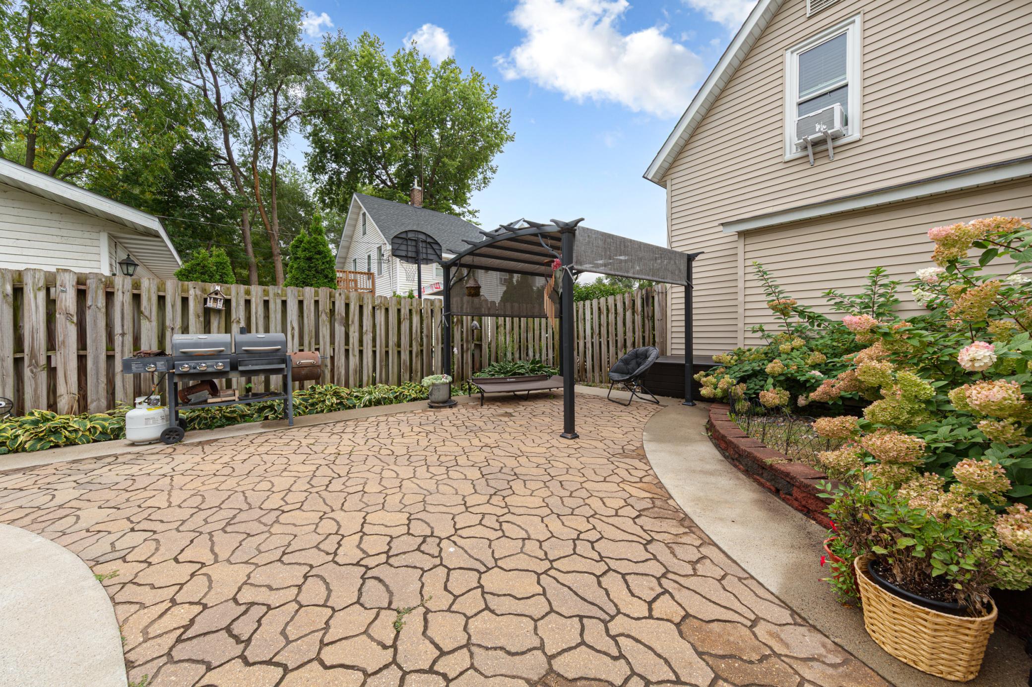 main property photo 28