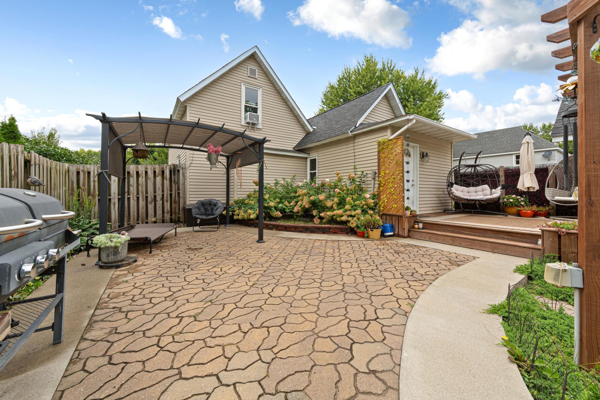 main property photo 30