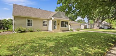 image of property with 4 Bed | 2 Bath | 1,905 Sqft