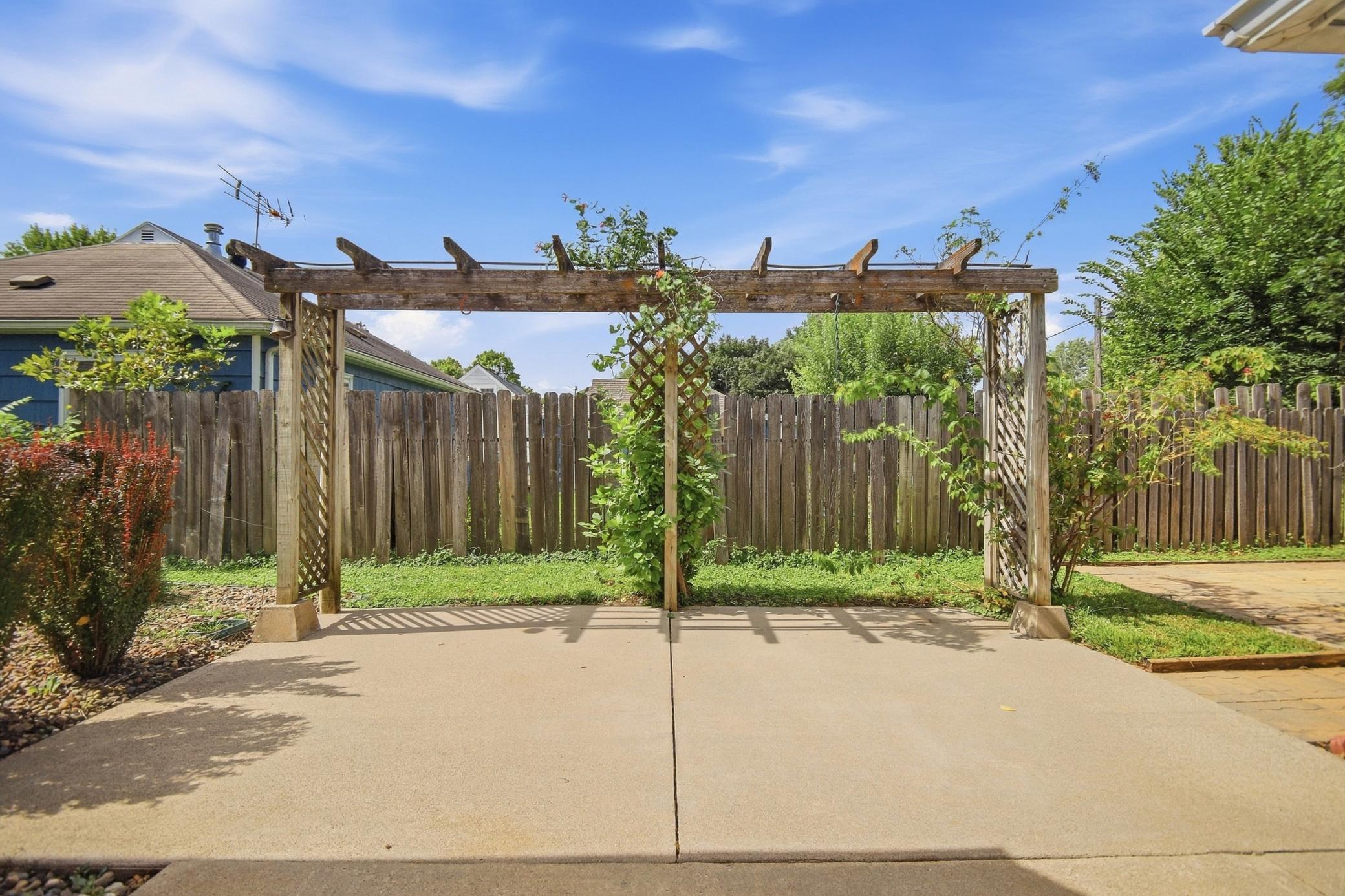 main property photo 33