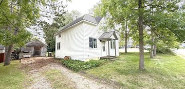 image of property with 3 Bed | 1 Bath | 1,152 Sqft