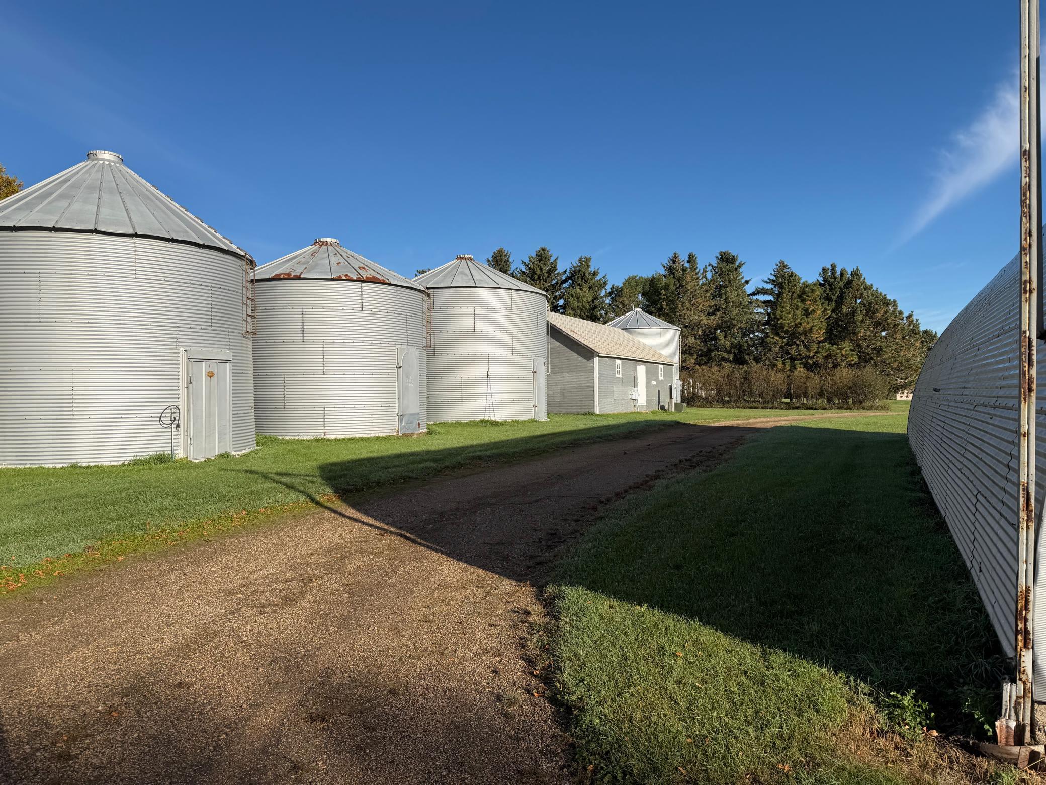 main property photo 10