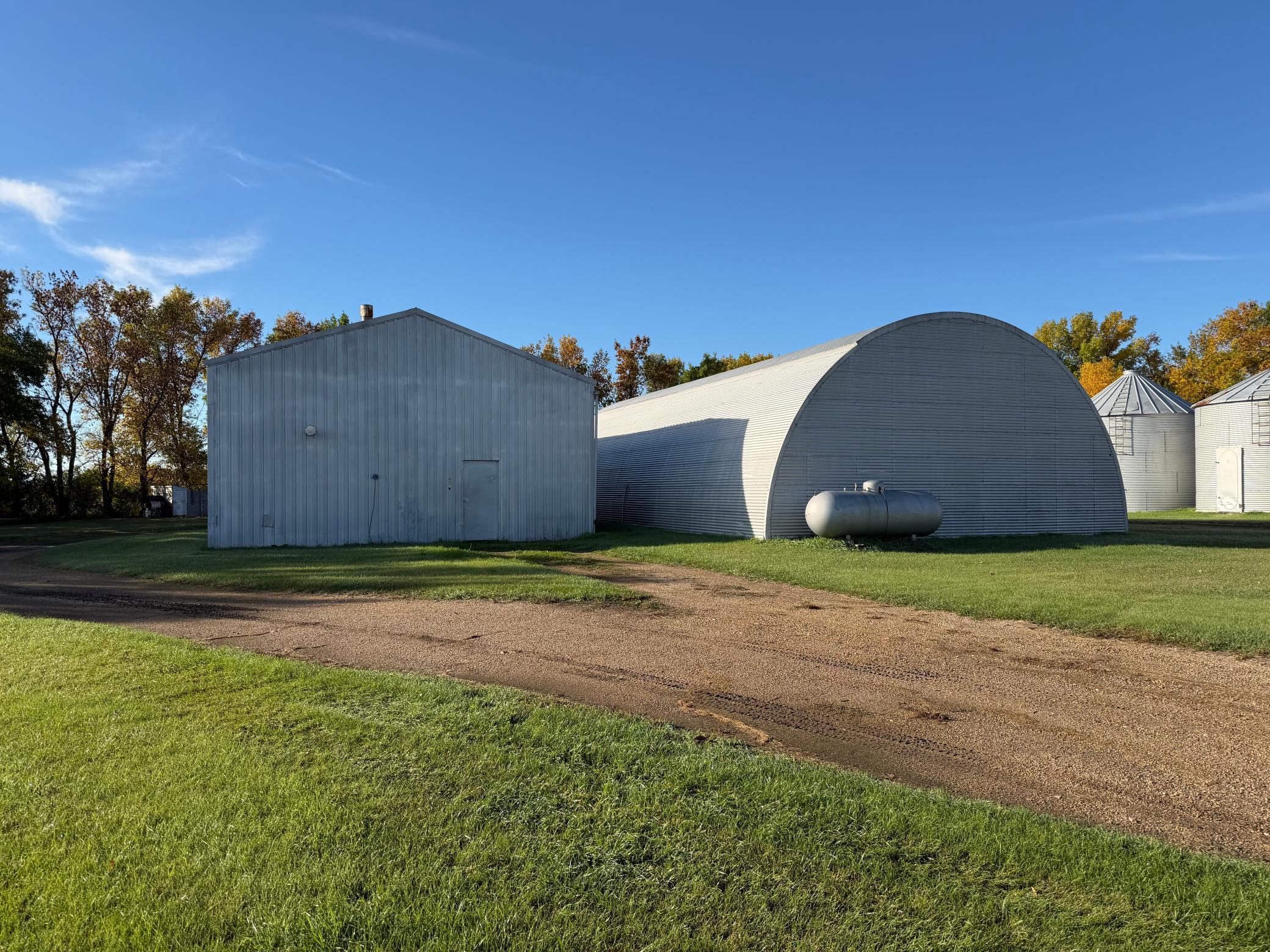 main property photo 9