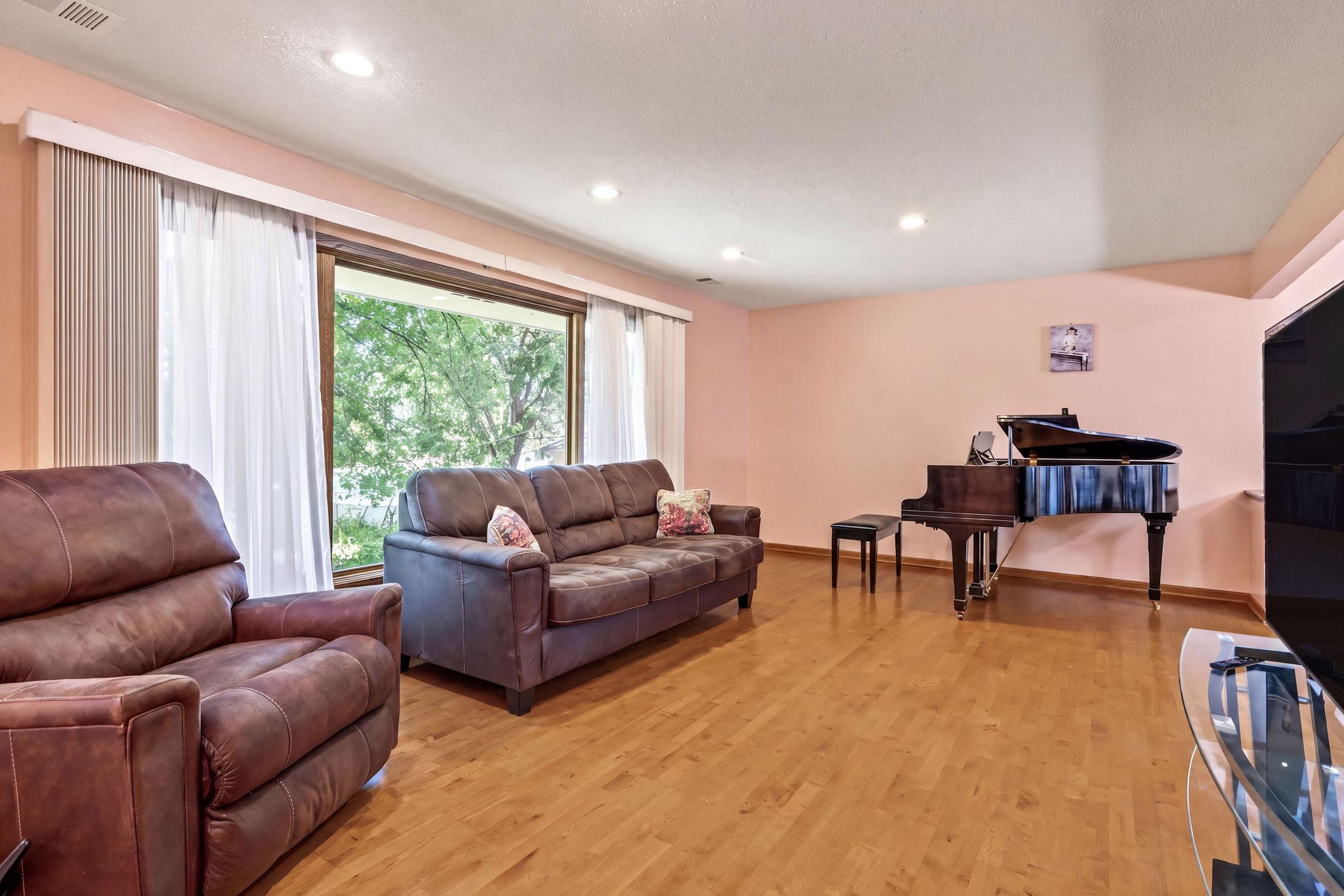 main property photo 7