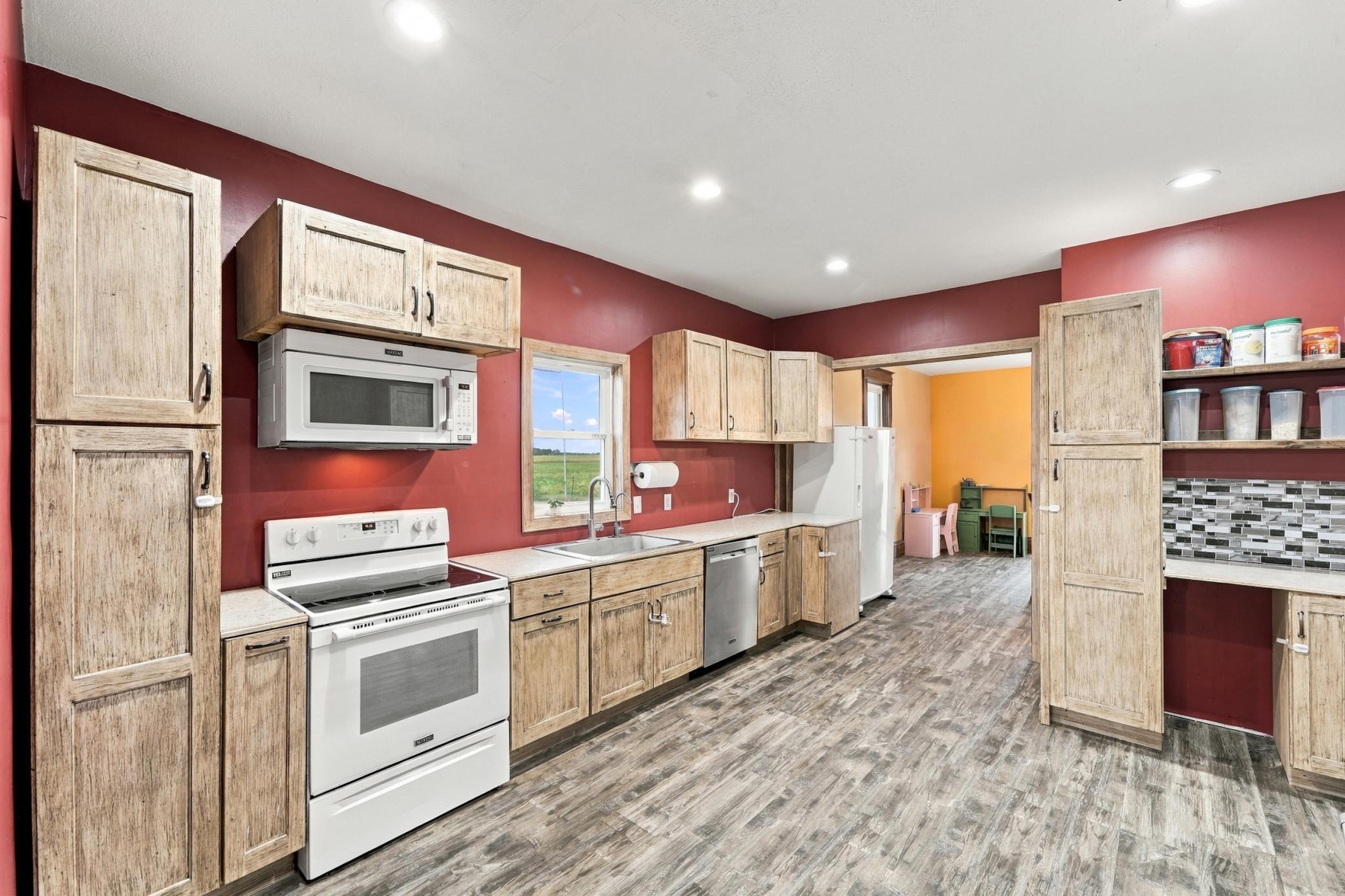 main property photo 8