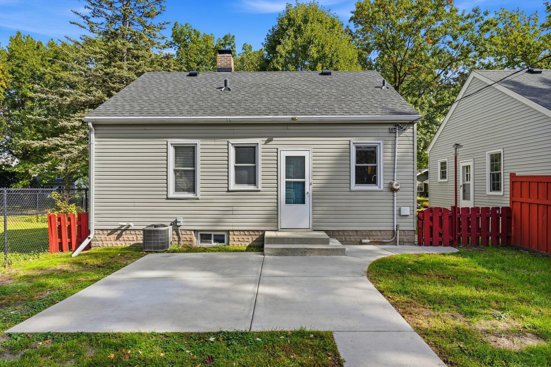 main property photo 14