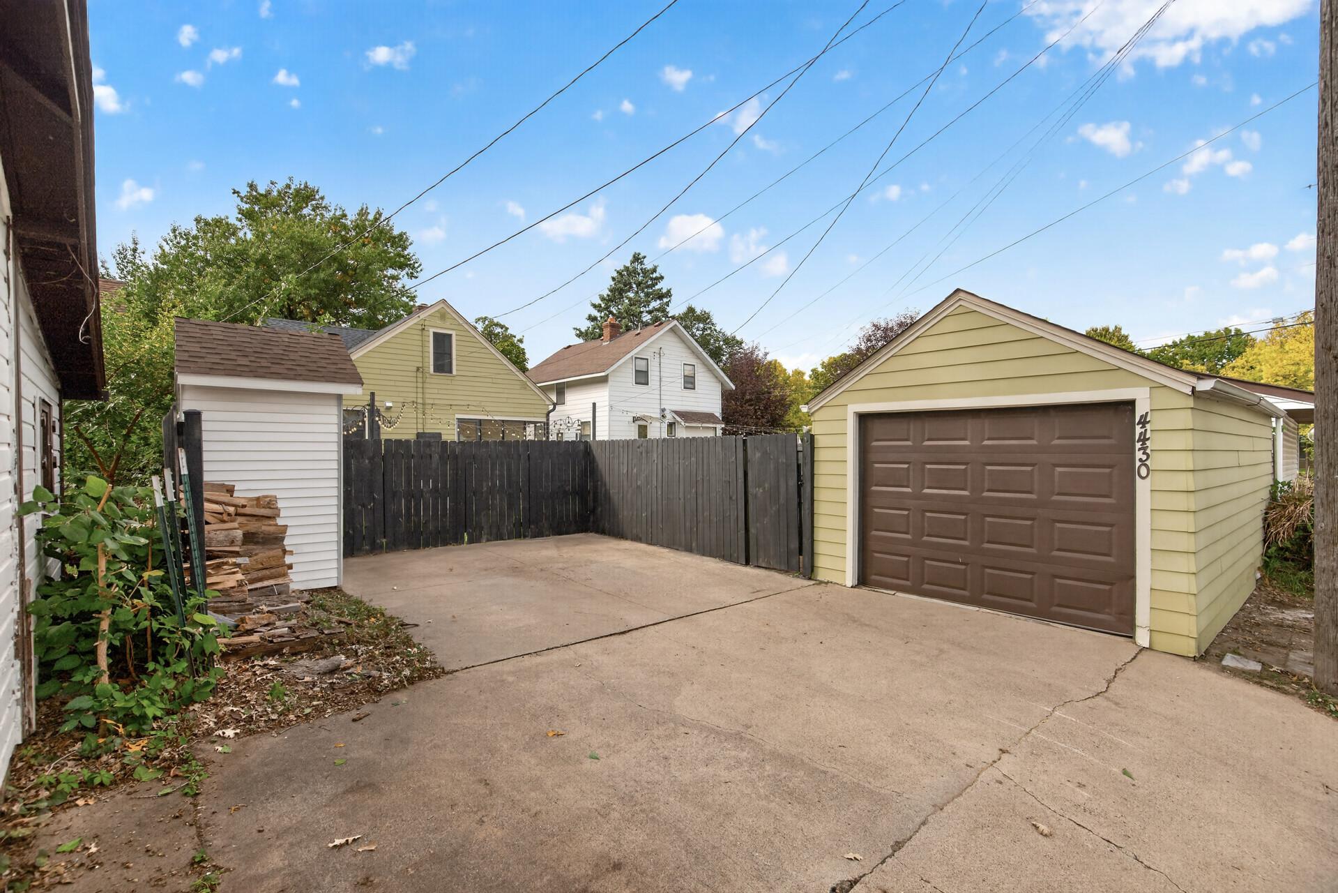 main property photo 28