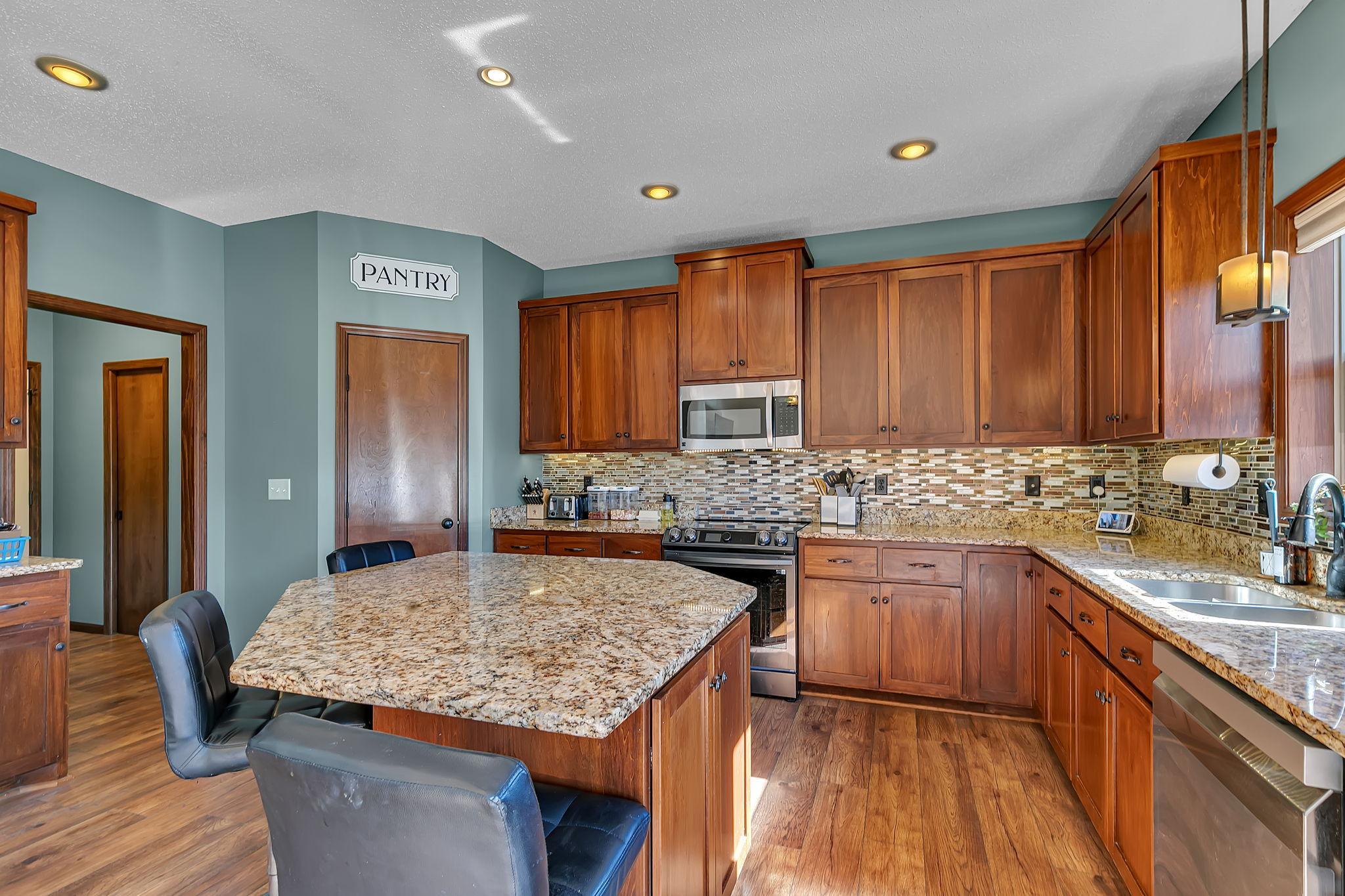 main property photo 13
