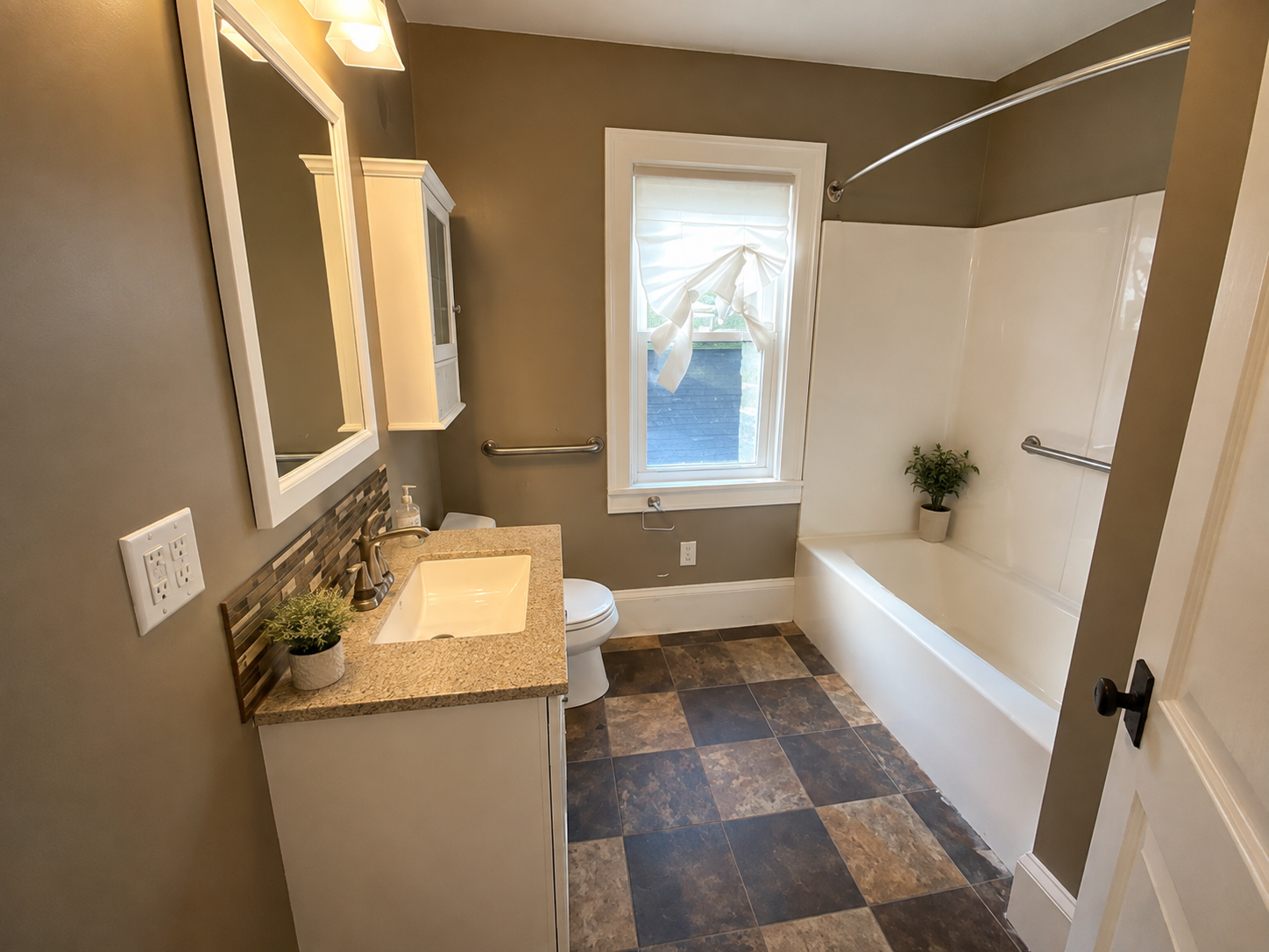 main property photo 7