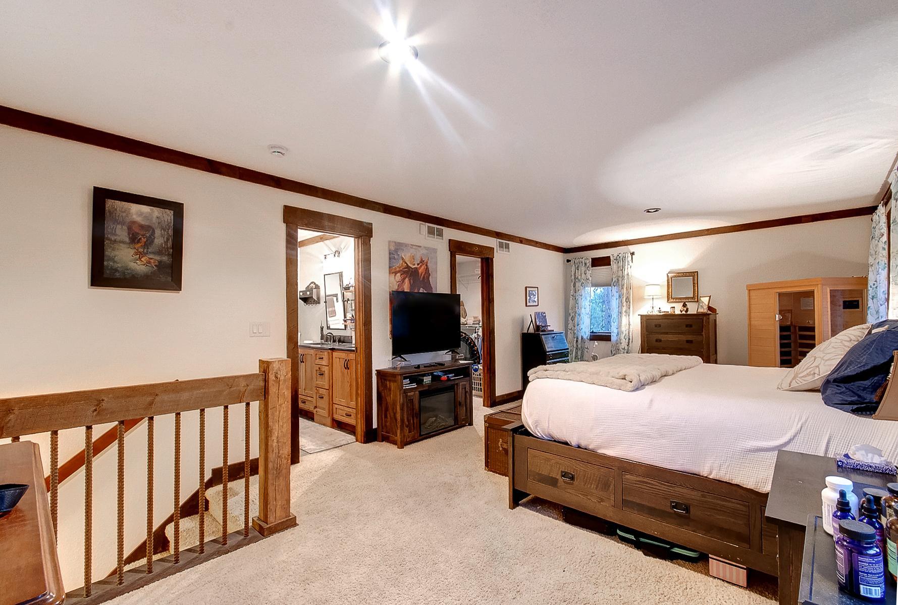 main property photo 13